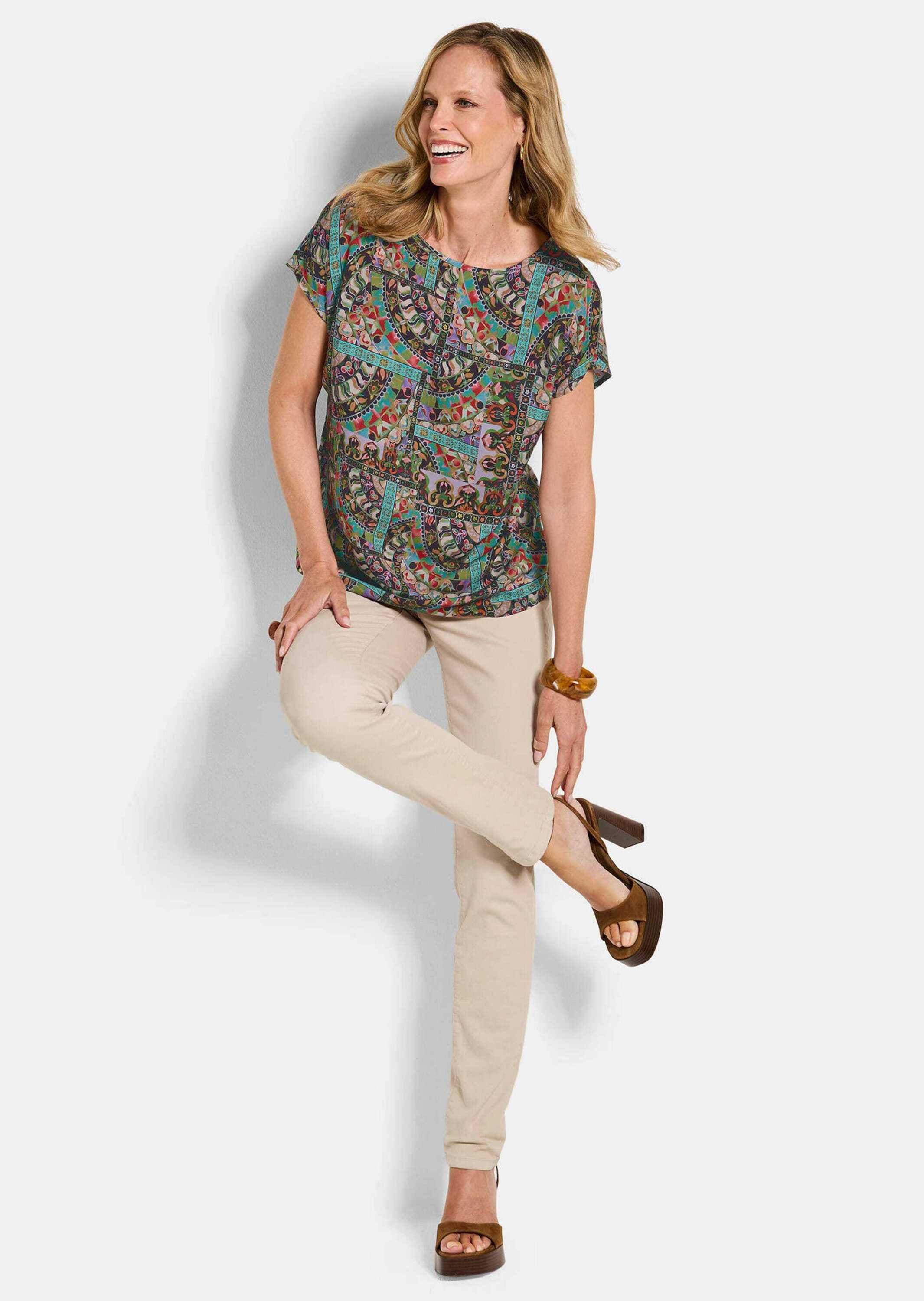 GOLDNER Kurzarmbluse »Kurzgröße Viskoseshirt mit Muster-Mix« figurschmeichelender Schnitt