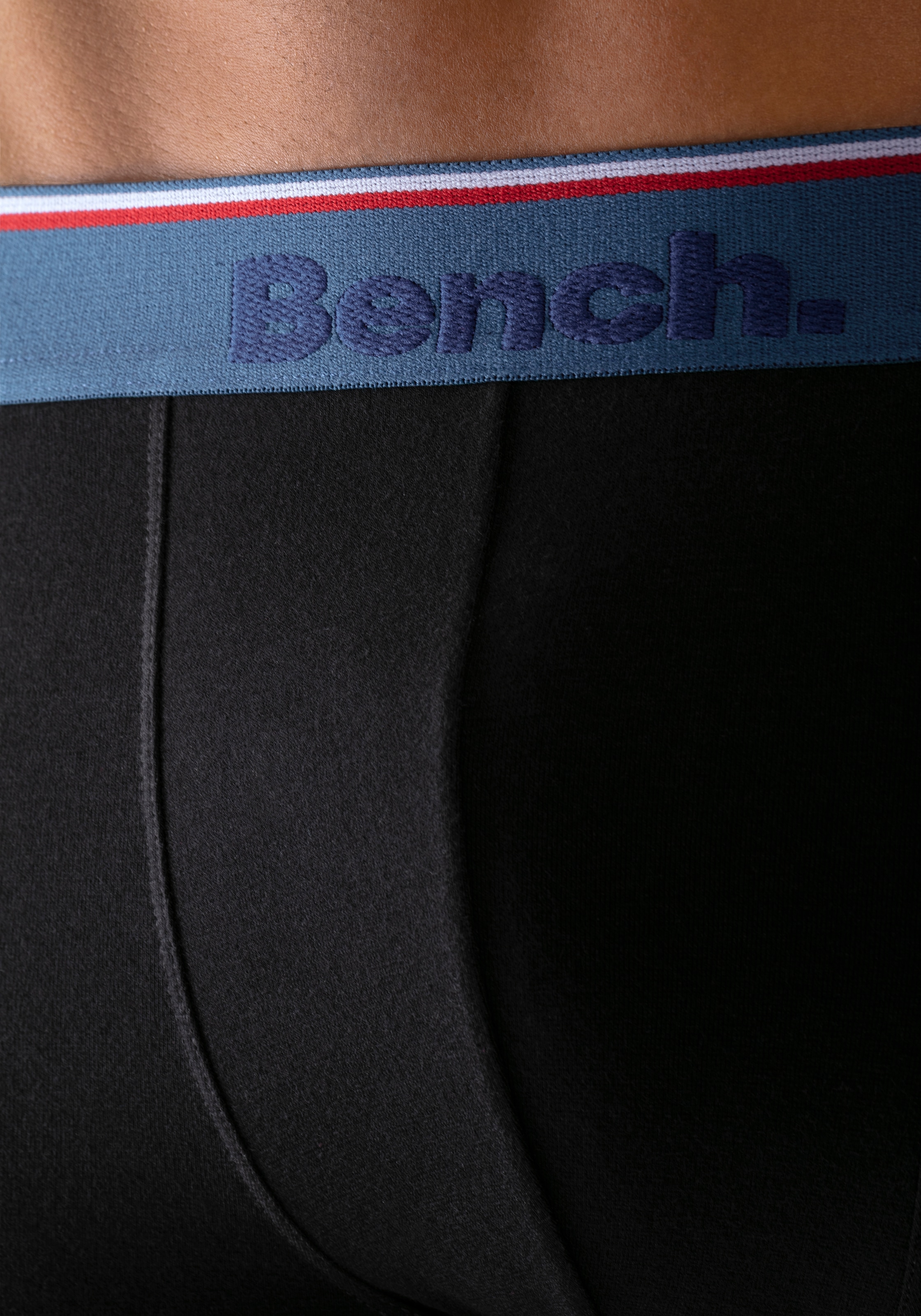 Bench. Langer Boxer, 4 im (Packung, bei Logo-Webbund mit Streifen St.), schmalen