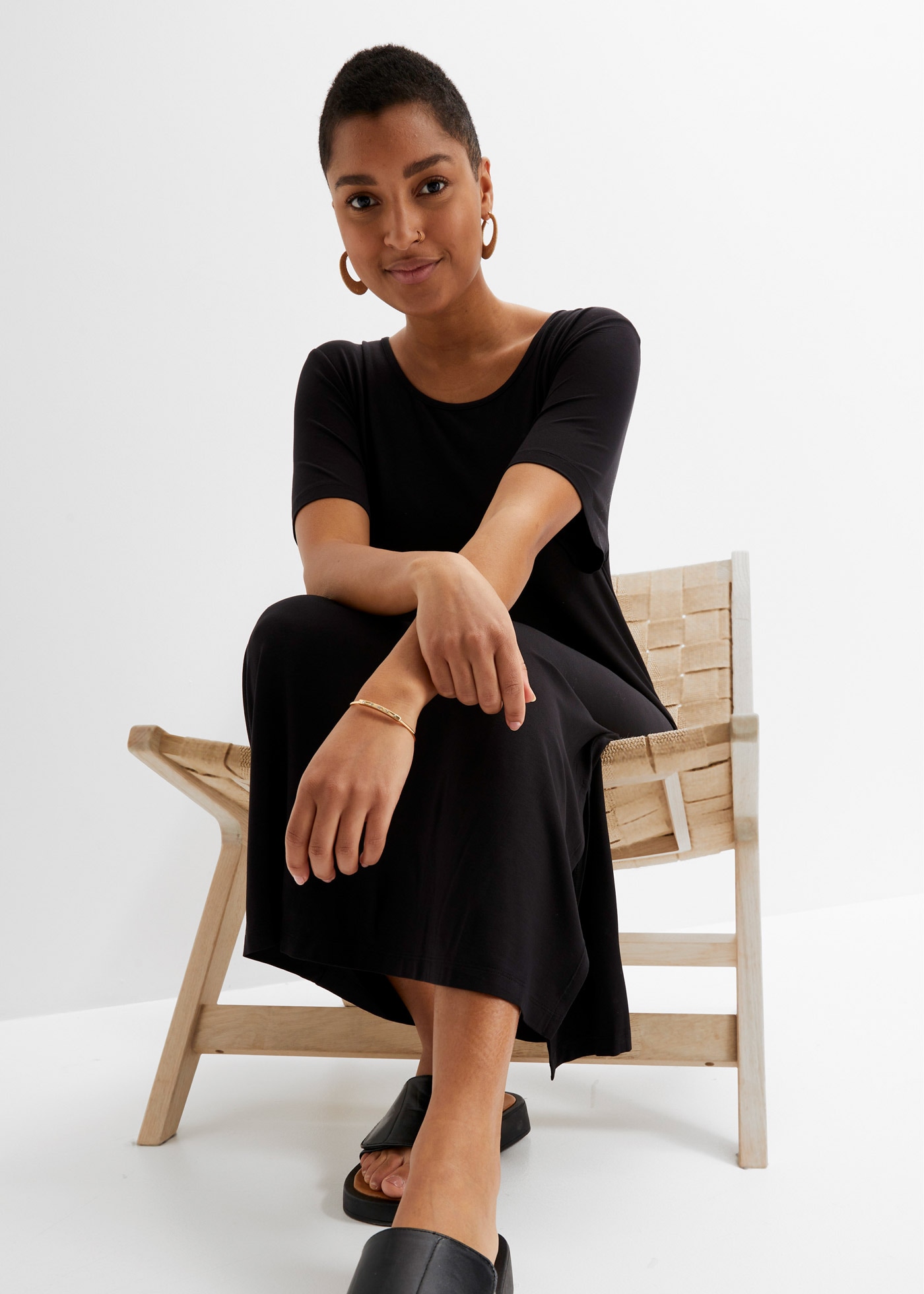 bonprix Jerseykleid »Jerseykleid aus fließendem Viskose-Mix« für Alltag, aus Viskose und Elasthan, Oversize-Passform, Kurzarm