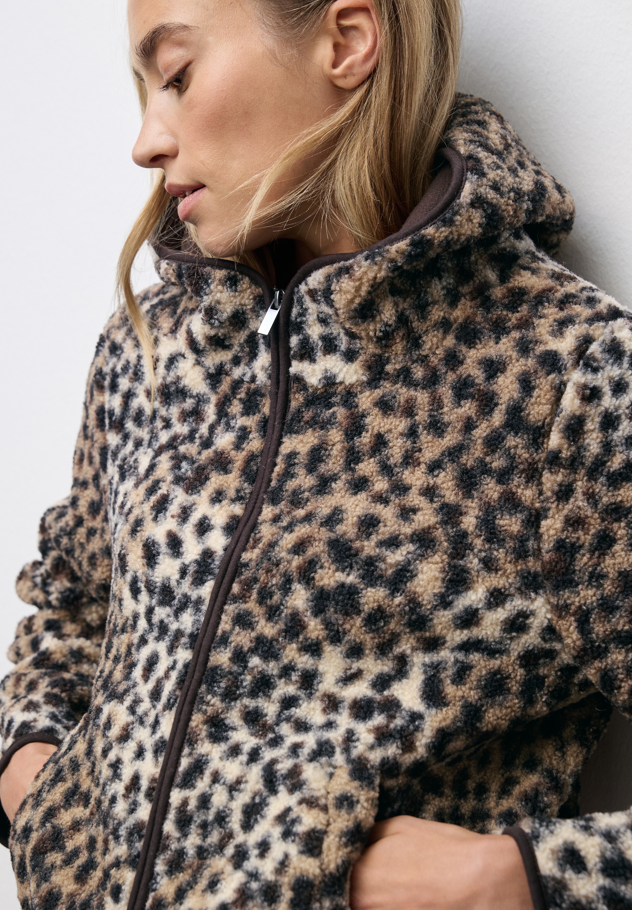 STREET ONE Kapuzenplüschjacke mit Kapuze mit Leo-Muster