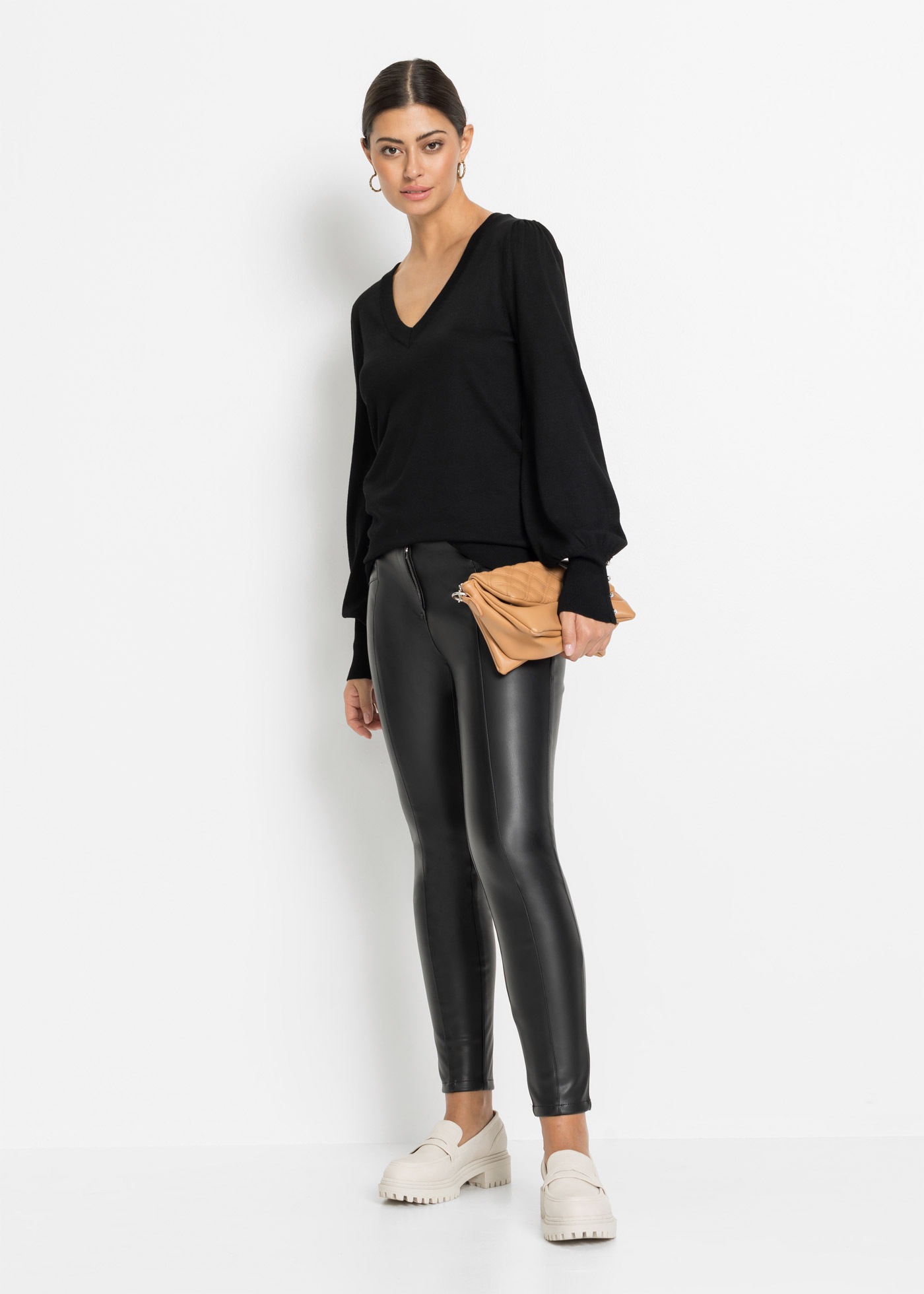 bonprix Strickpullover »Feinstrickpullover aus Viskose-Mix« aus Viskose-Mix, mit V-Ausschnitt, mit Zierknöpfen