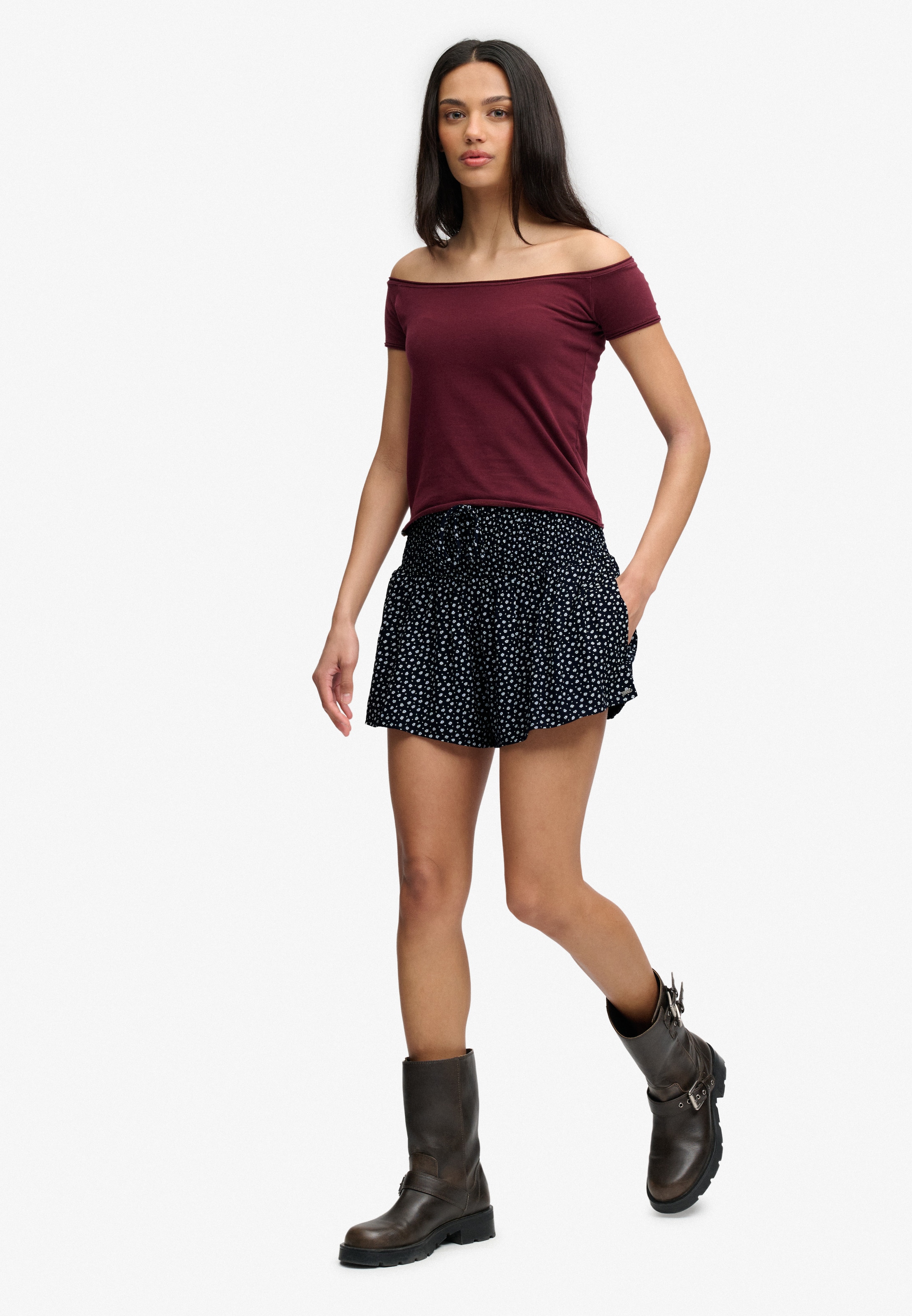 Superdry Shorts »PRINTED MINI SMOCKED SHORTS«  aus Viskose, Regular Fit, mit Gummizug, pflegeleichtes Webmaterial
