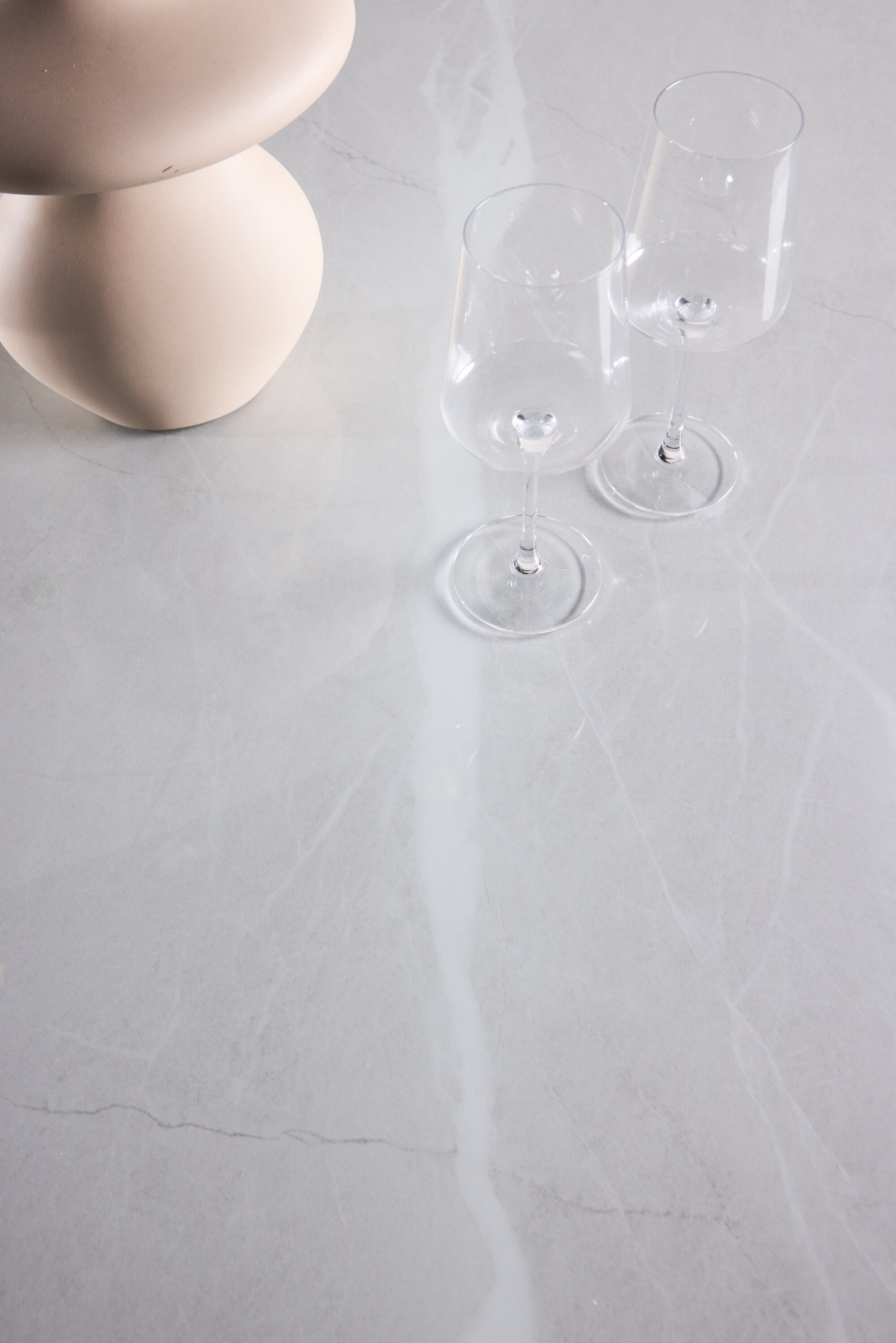 Venture Home Esstisch »Härön, runder Esstisch Ø 120 cm mit Glasplatte und Holzfuß, FSC« Esszimmertisch, transparente Platte, MDF-Mittelfuß, gerippt, hell