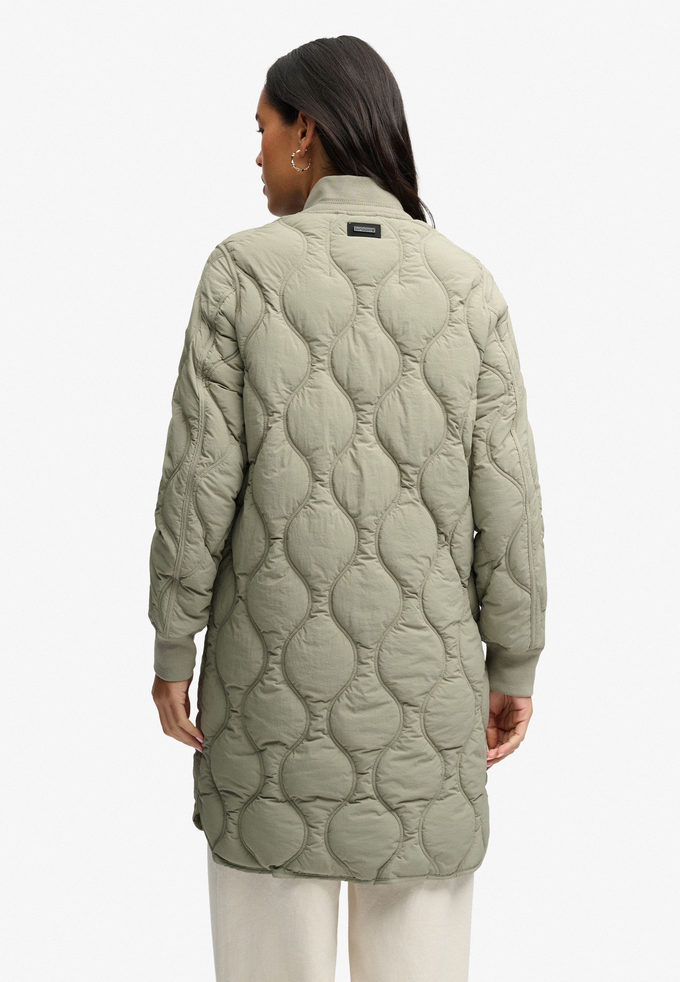 Superdry Steppjacke »LONG ONION QUILT LINER JKT« mit Obermaterial aus Nylon, Relaxed Fit, pflegeleicht, unifarben