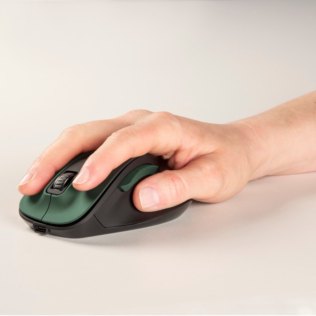 Hama ergonomische Maus »Optische 6 Tasten Funkmaus, ergonomisch,  Rechtshänder, leise Tasten«, Funk ➥ 3 Jahre XXL Garantie | UNIVERSAL | PC-Mäuse