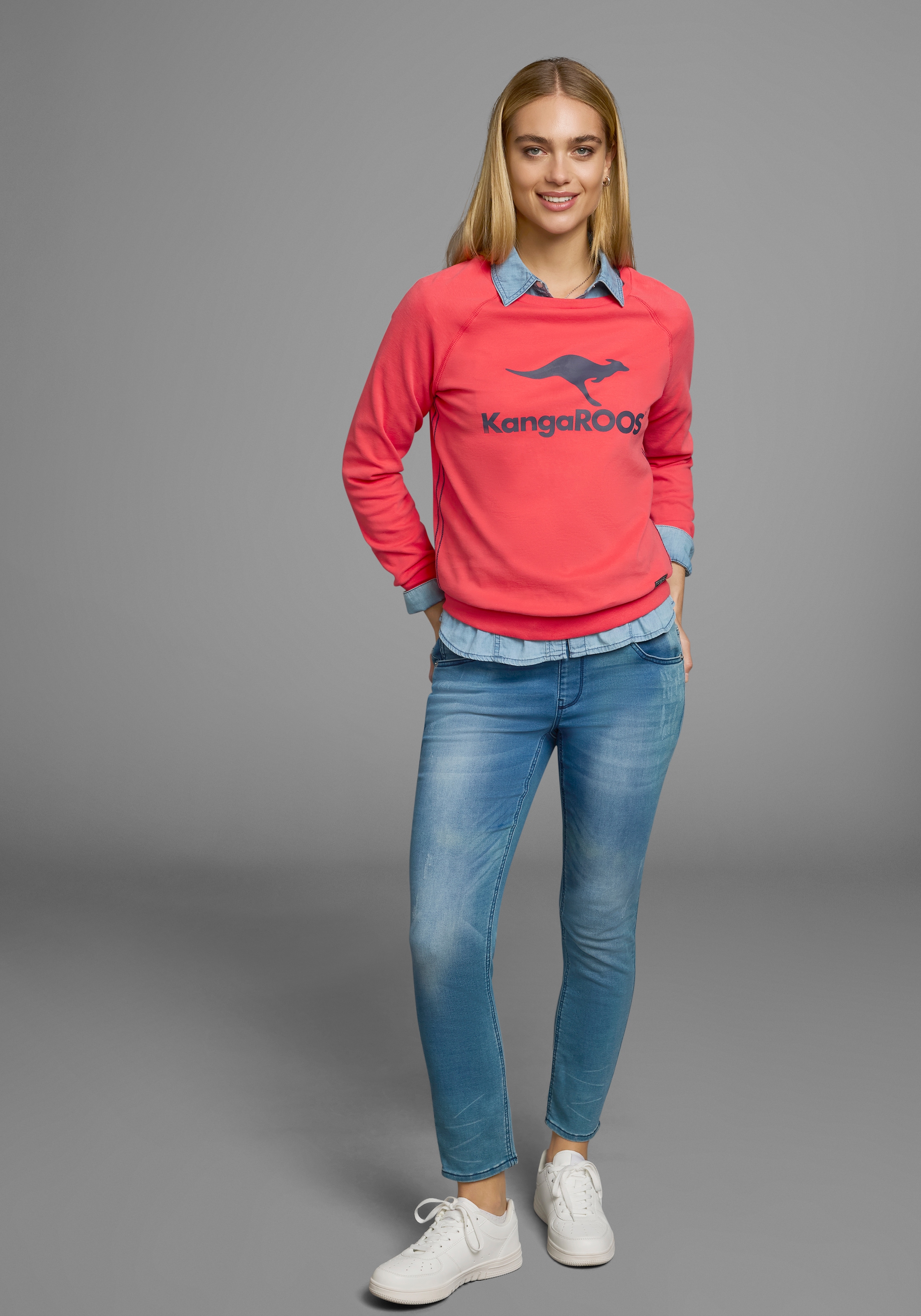 KangaROOS Sweatshirt, Langarm, figurumspielender Schnitt, mit Print, Rundhalsausschnitt