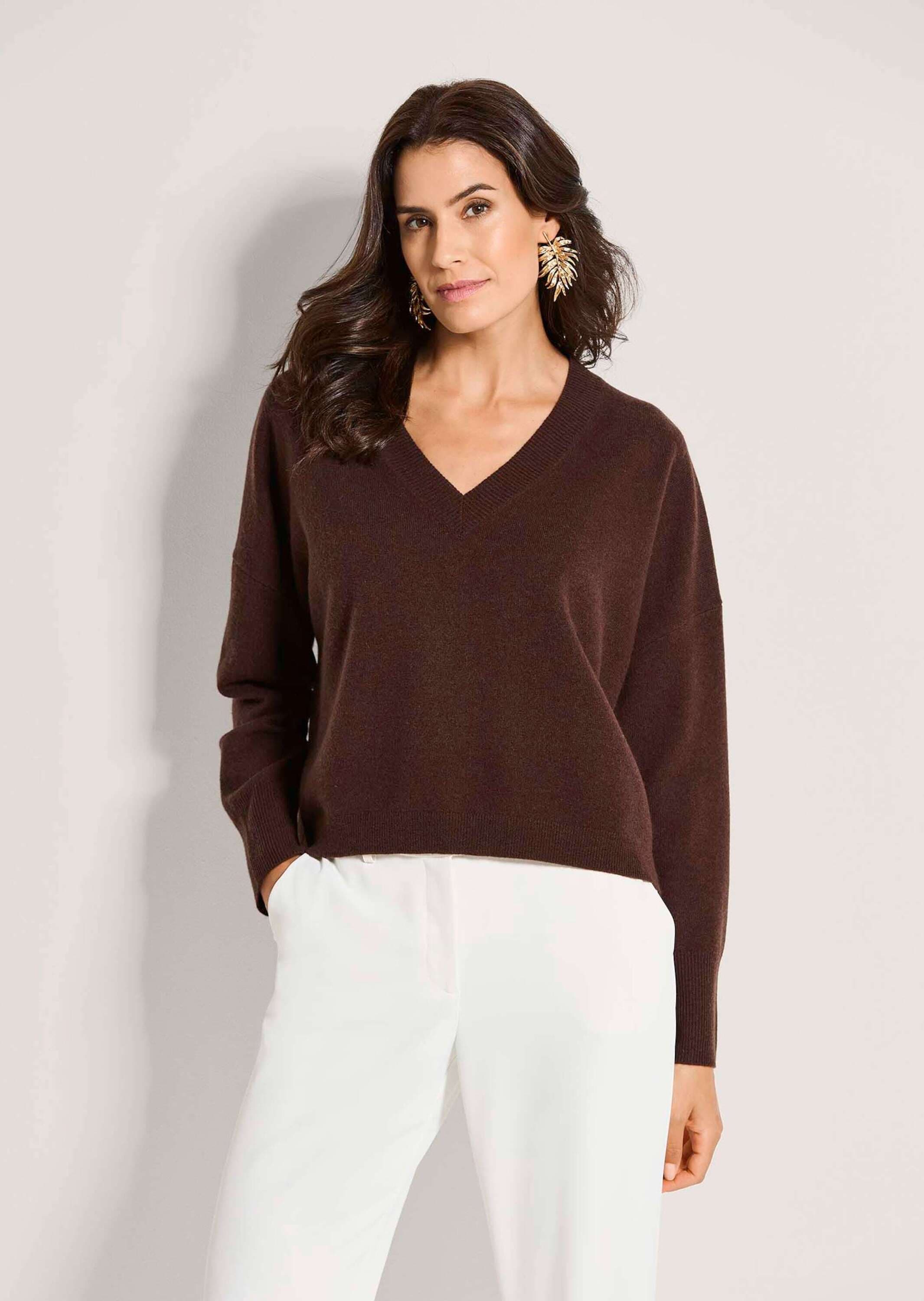 MADELEINE Longpullover »Feinstrickpullover Oversize-Pullover mit V-Ausschnitt« Verlängerte Rückenpartie