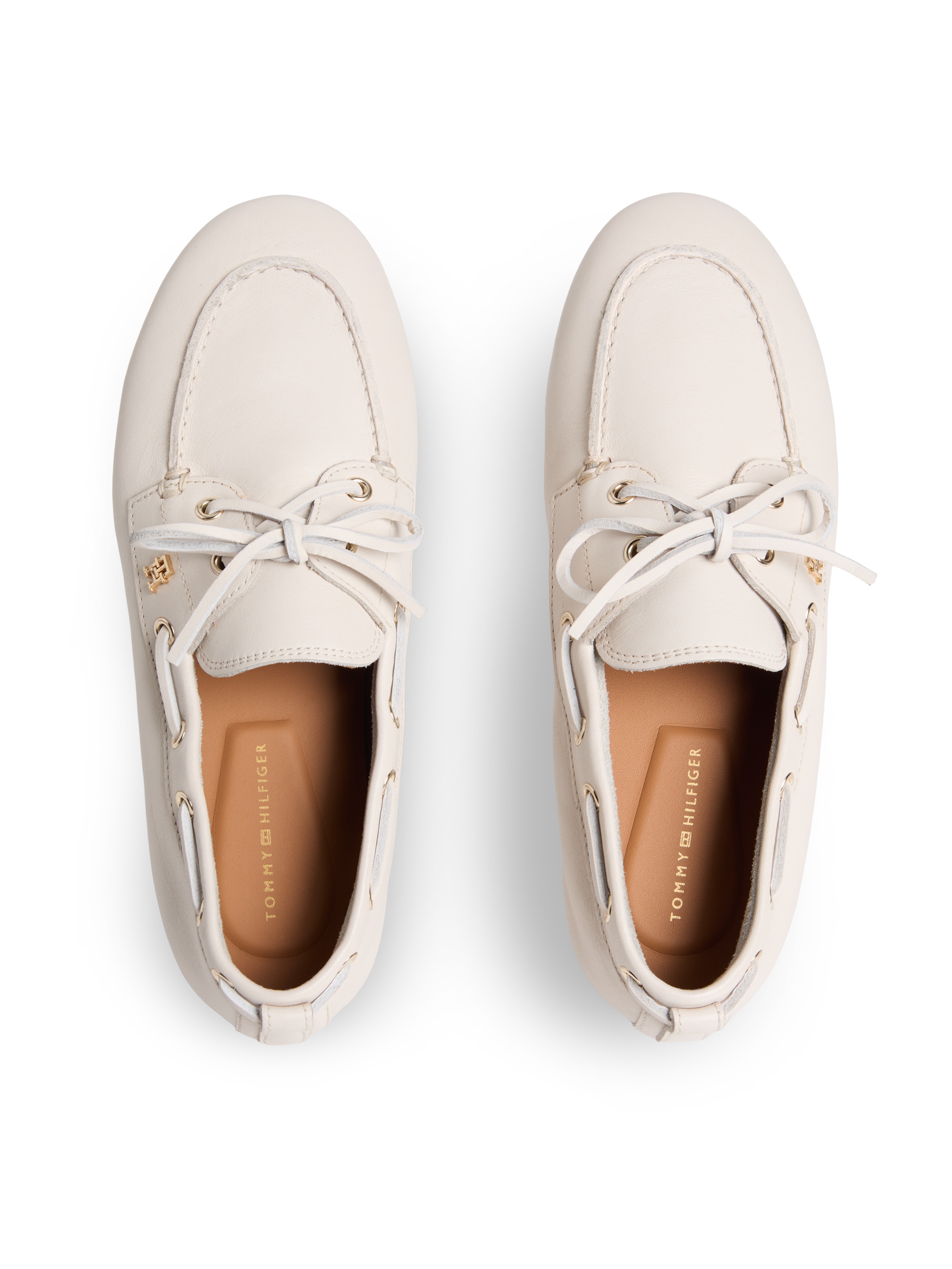 Tommy Hilfiger Bootsschuh »TH SLEEK LEATHER BOAT SHOE«  Bootsschuh, Businessschuh mit Blockabsatz und Ösen mit Durchzug