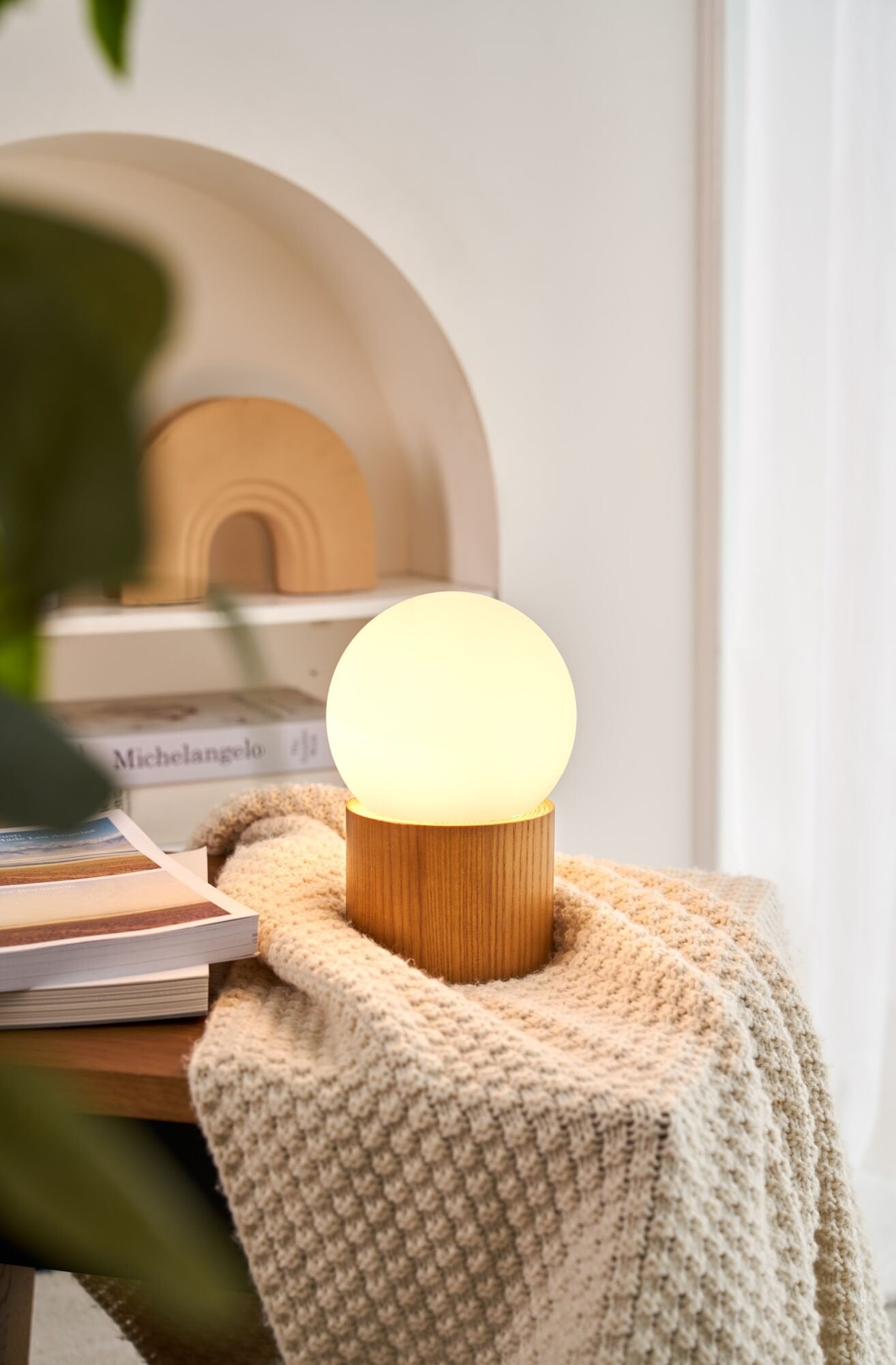 Pauleen Tischleuchte »Woody Shine Glas/Eschenholz 230V max. 3,5W Weiß/Holz natur«, 1 flammig, Leuchtmittel G9 | ohne Leuchtmittel, G9