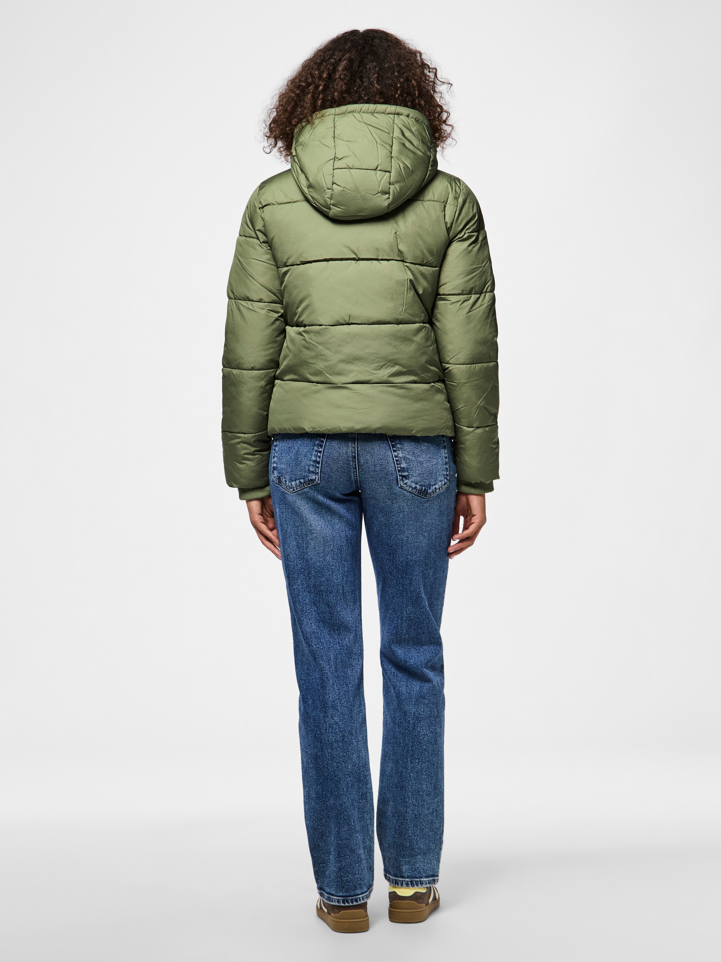 pieces Steppjacke »PCBEE NEW SHORT PUFFER JACKET NOOS BC«, mit Kapuze