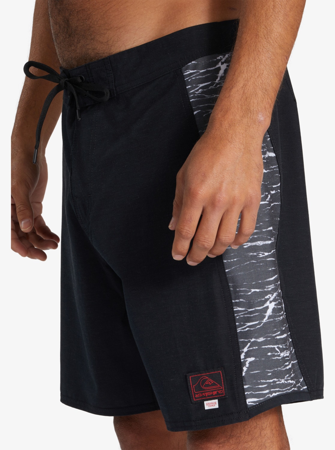Quiksilver Boardshorts »Quiksilver x Stranger Things Original Arch 1986 18"«