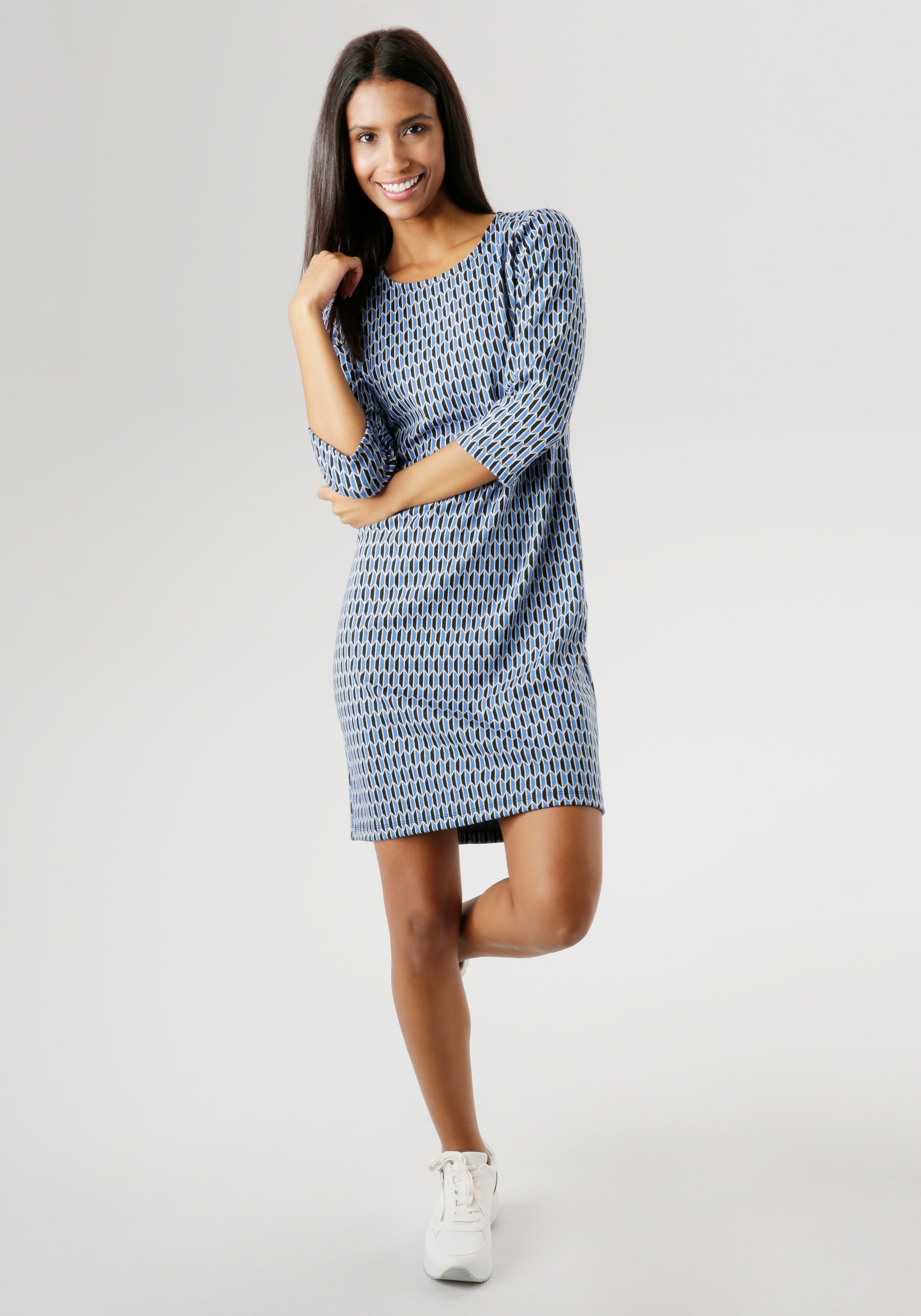 leichter Aniston Muster ♕ bei und Taillierung NEUE Jerseykleid, SELECTED geometrischem mit - KOLLEKTION