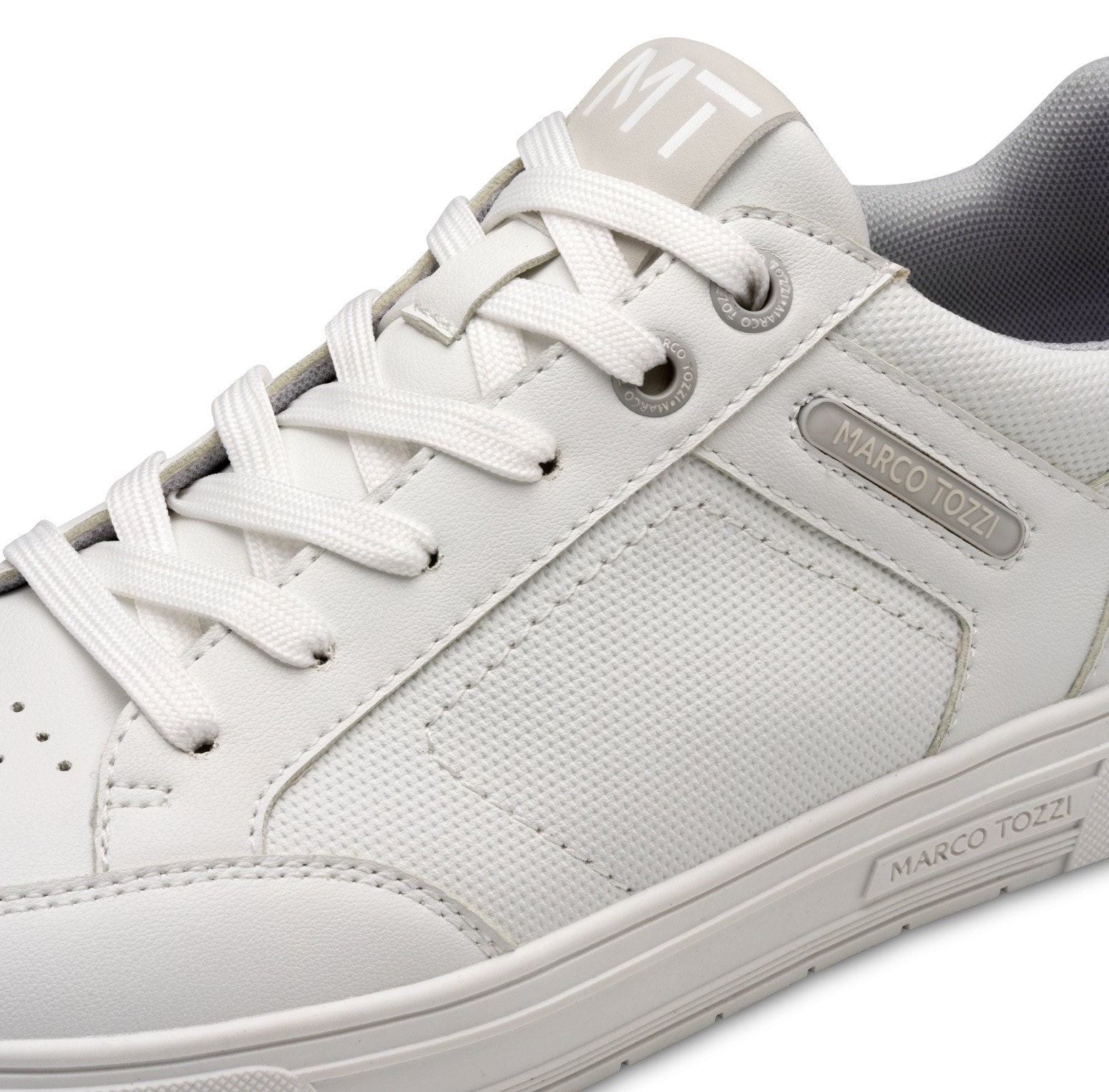 MARCO TOZZI Plateausneaker, Freizeitsch, Halbschuh, Schnürschuh mit Perforierung und Ziernähten
