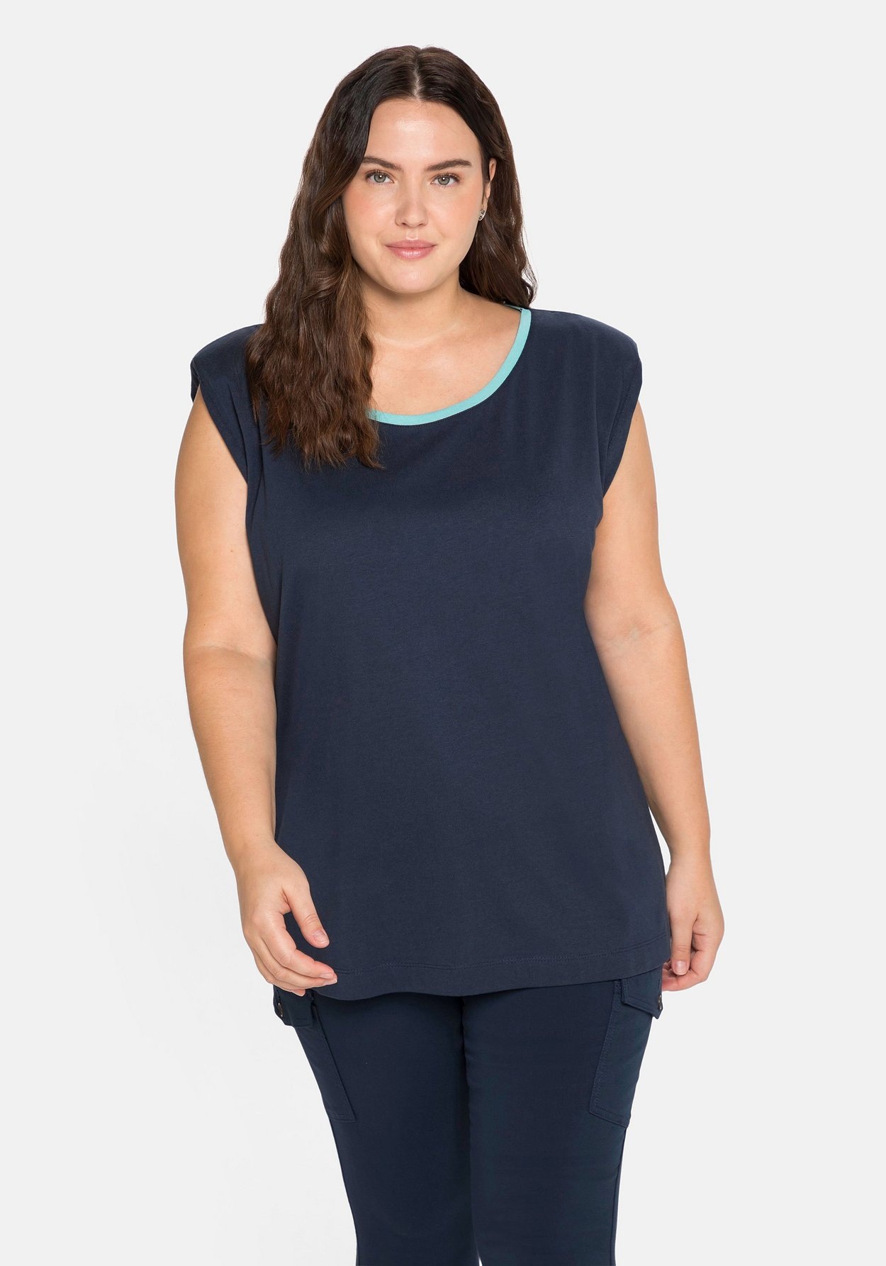 Sheego T-Shirt »Shirt mit betonten Schultern«, mit betonten Schultern