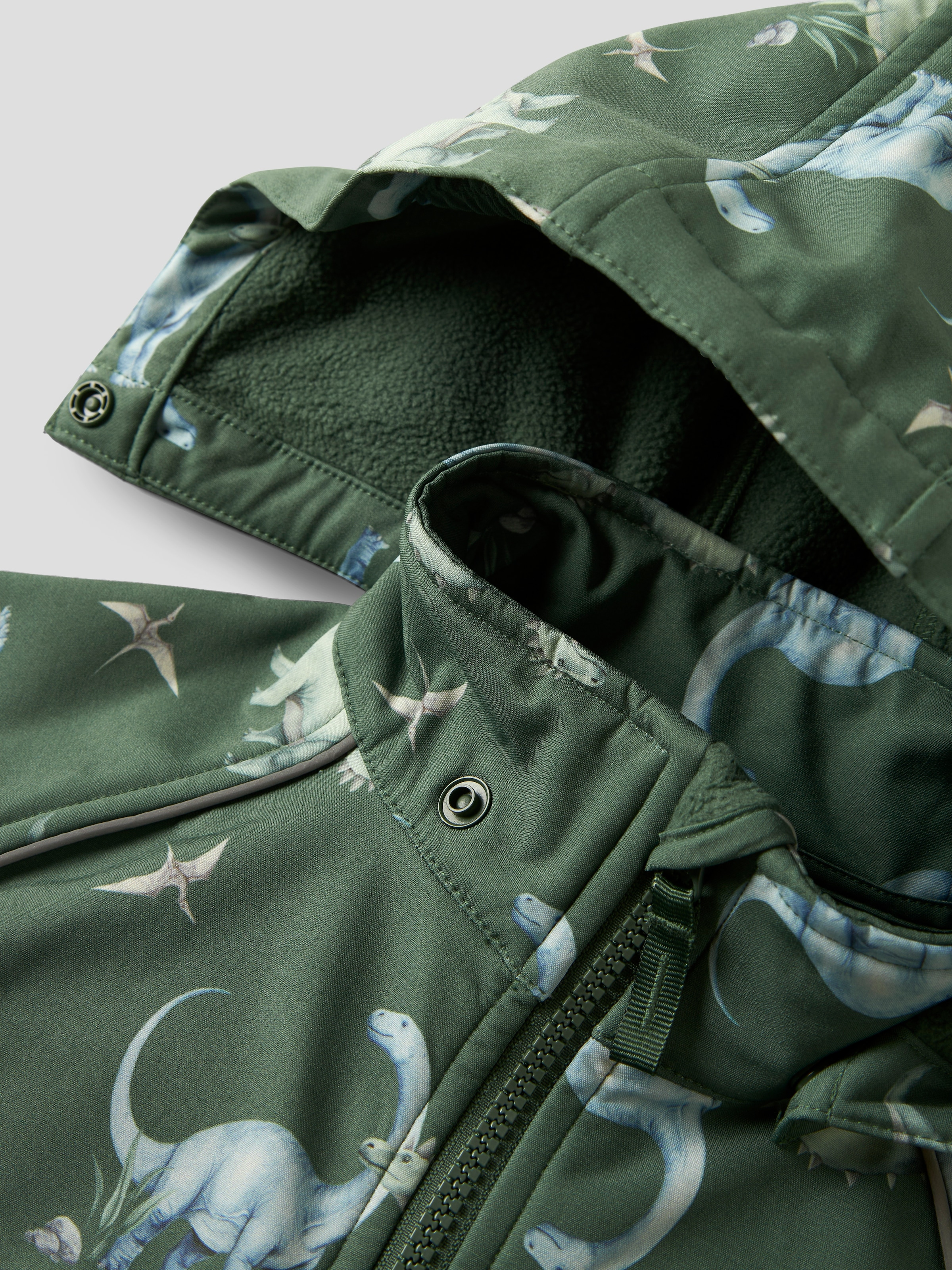 Name It »NMMALFA08 SOFTSHELL SUIT AOP 1FO NOOS« mit dekorativen und reflektierenden Details