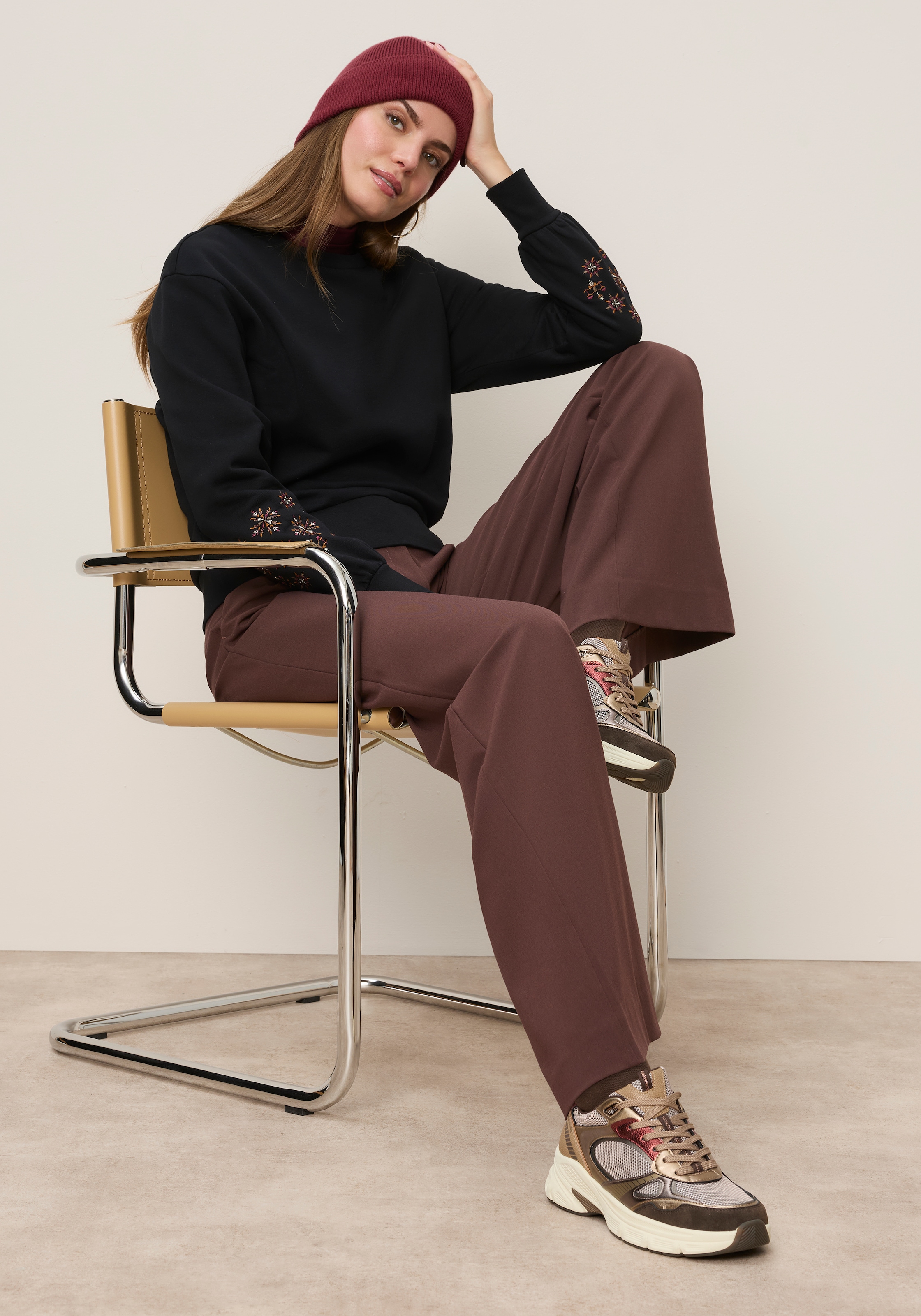 Tamaris Sweater »mit Blumen-Stickerei«, aus elastischer Baumwollqualität

