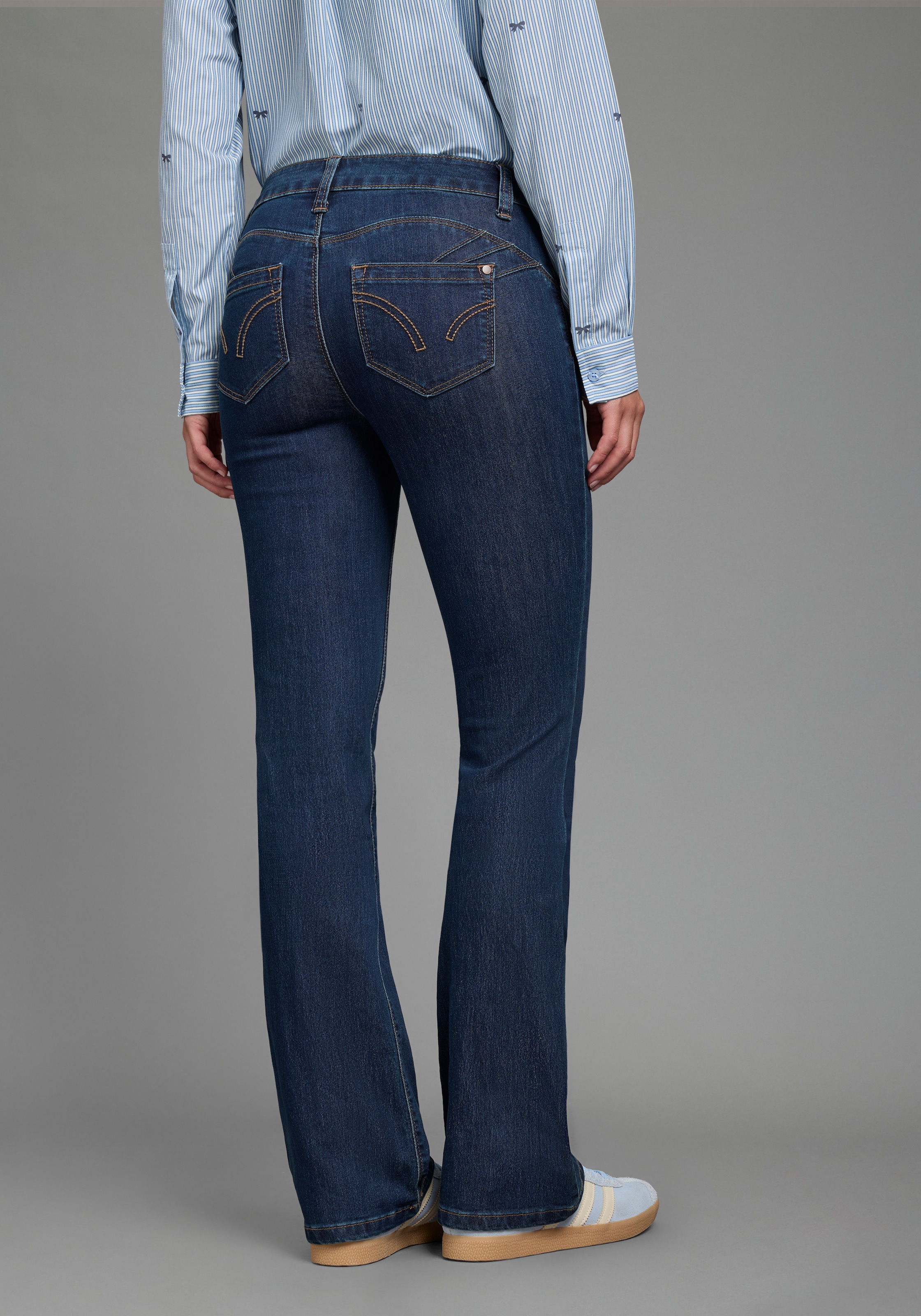Arizona Bootcut-Jeans »Shaping« bootcut,  Kontrastnähte,  Used-Look-Waschung,  niedrige Leibhöhe