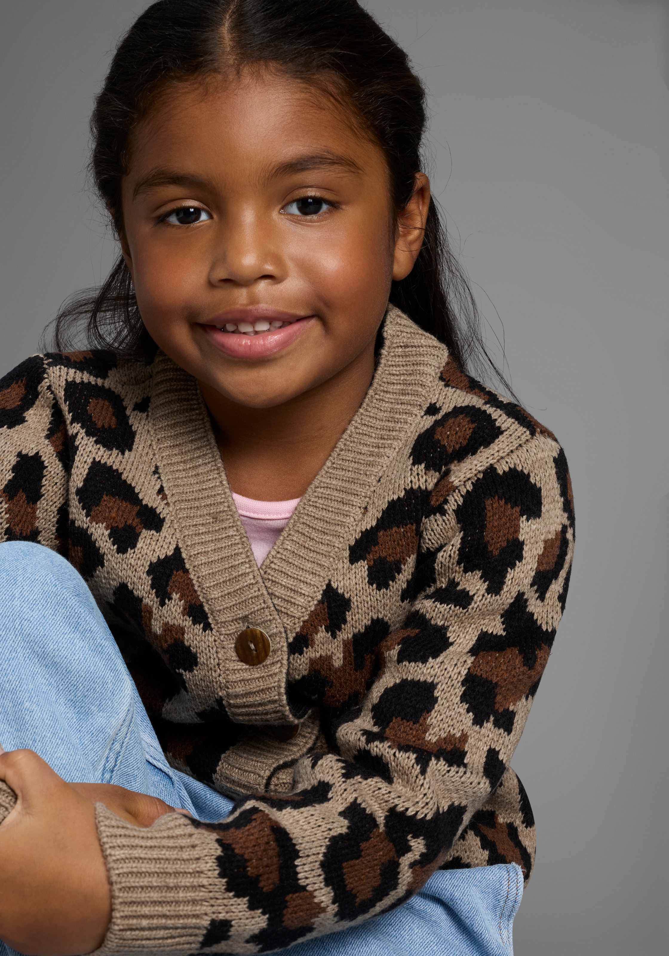 KIDSWORLD Strickjacke »Strickjacke mit Leo-Muster« Strickjacke in Leo-Optik