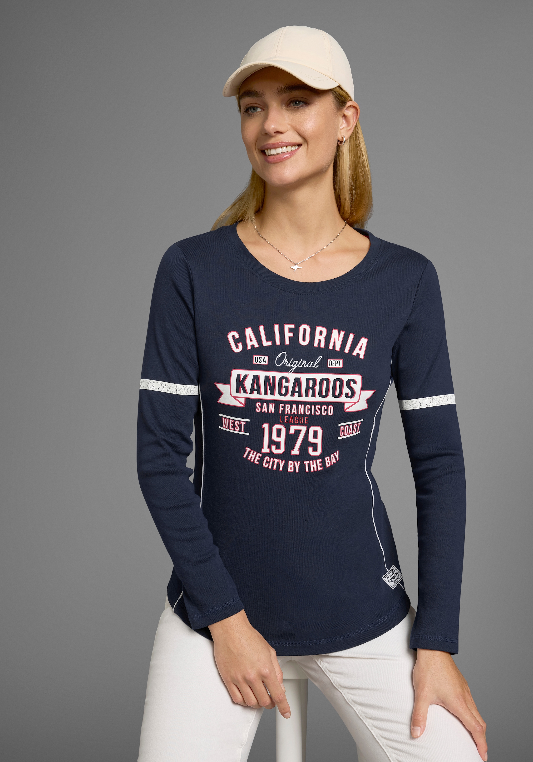 KangaROOS Langarmshirt, Langarm, sehr figurbetont, bedruckt und mit Stickerei