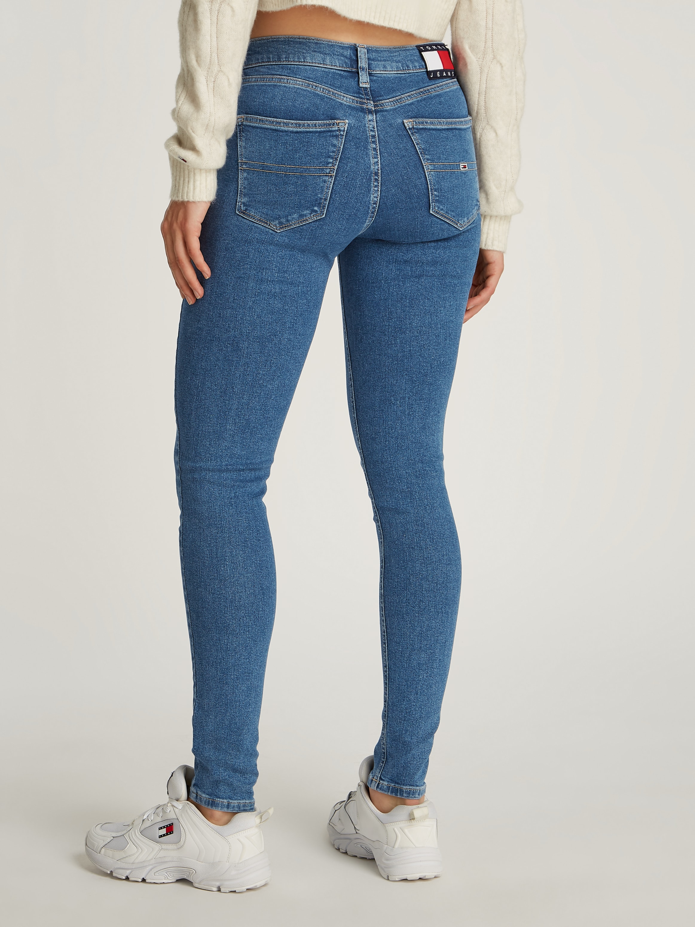 Tommy Jeans Skinny-fit-Jeans »NORA MR SKNY«, mit Waschung, mit Logo-Badge
