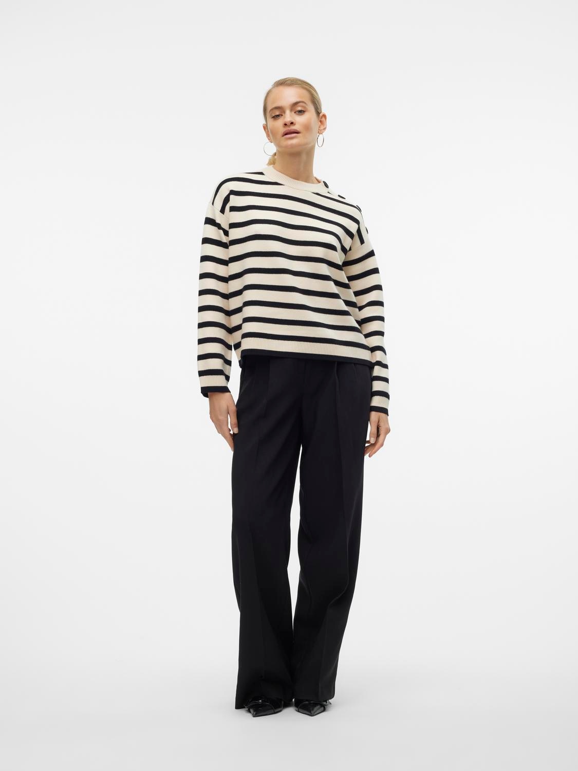 Vero Moda Rundhalspullover »VMSABA LS O-NECK BUTTON PULLOVER GA NOOS« mit Zierknöpfen auf der linken Schulter
