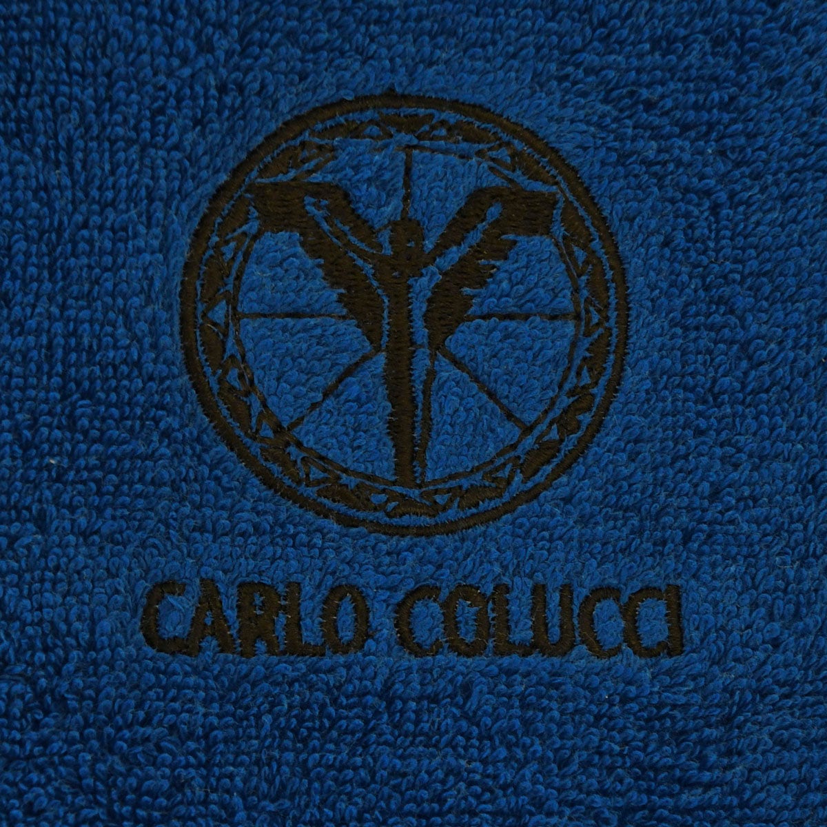 CARLO St.), Strandtuch bei »Sandro«, Logo-Stickerei mit COLUCCI (1