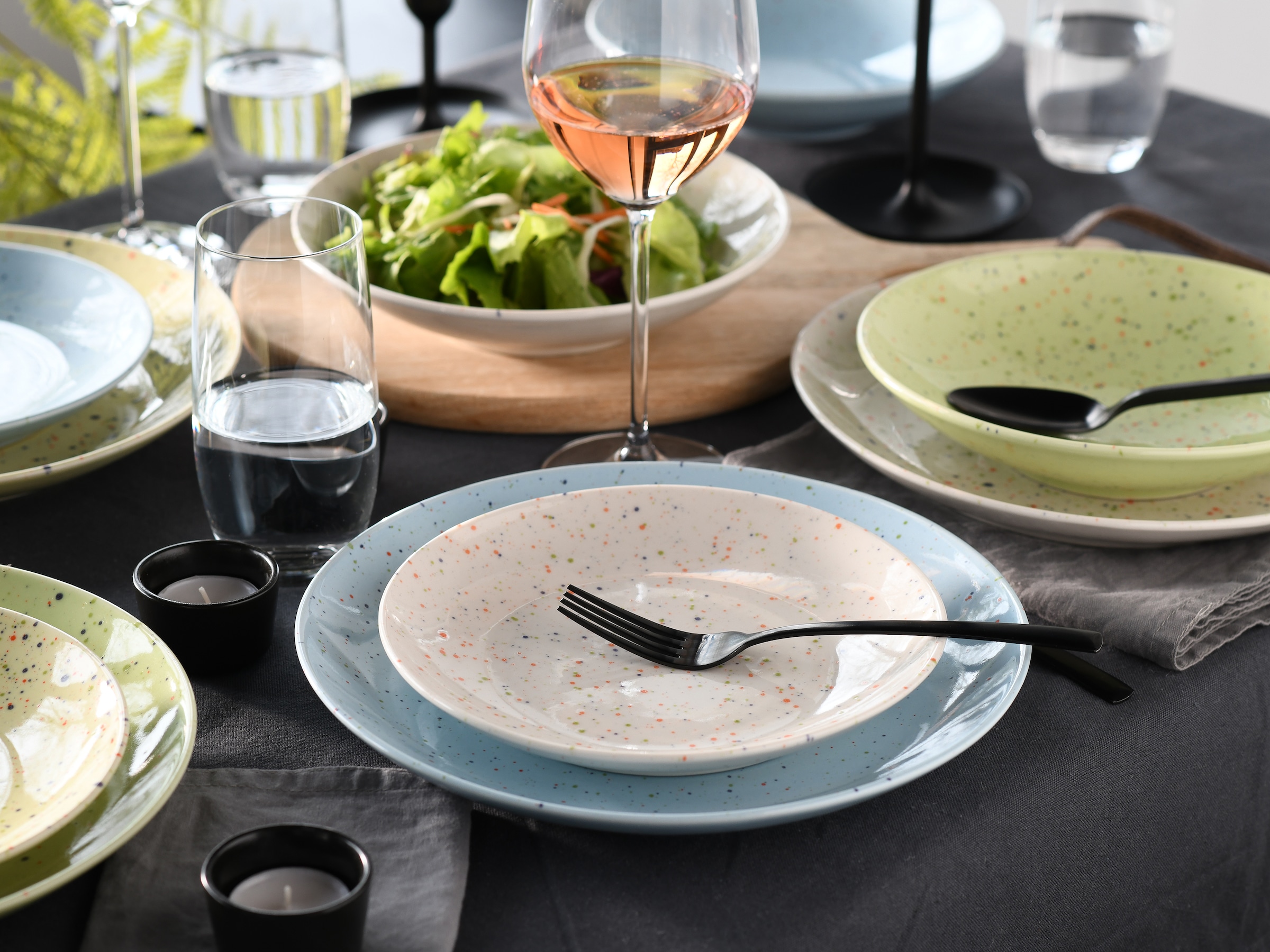 CreaTable Teller-Set »Confetti, Teller Set 12-tlg.« Unregelmäßige bunte Punkte, Gute Laune Geschirr, Frisch, Freundlich