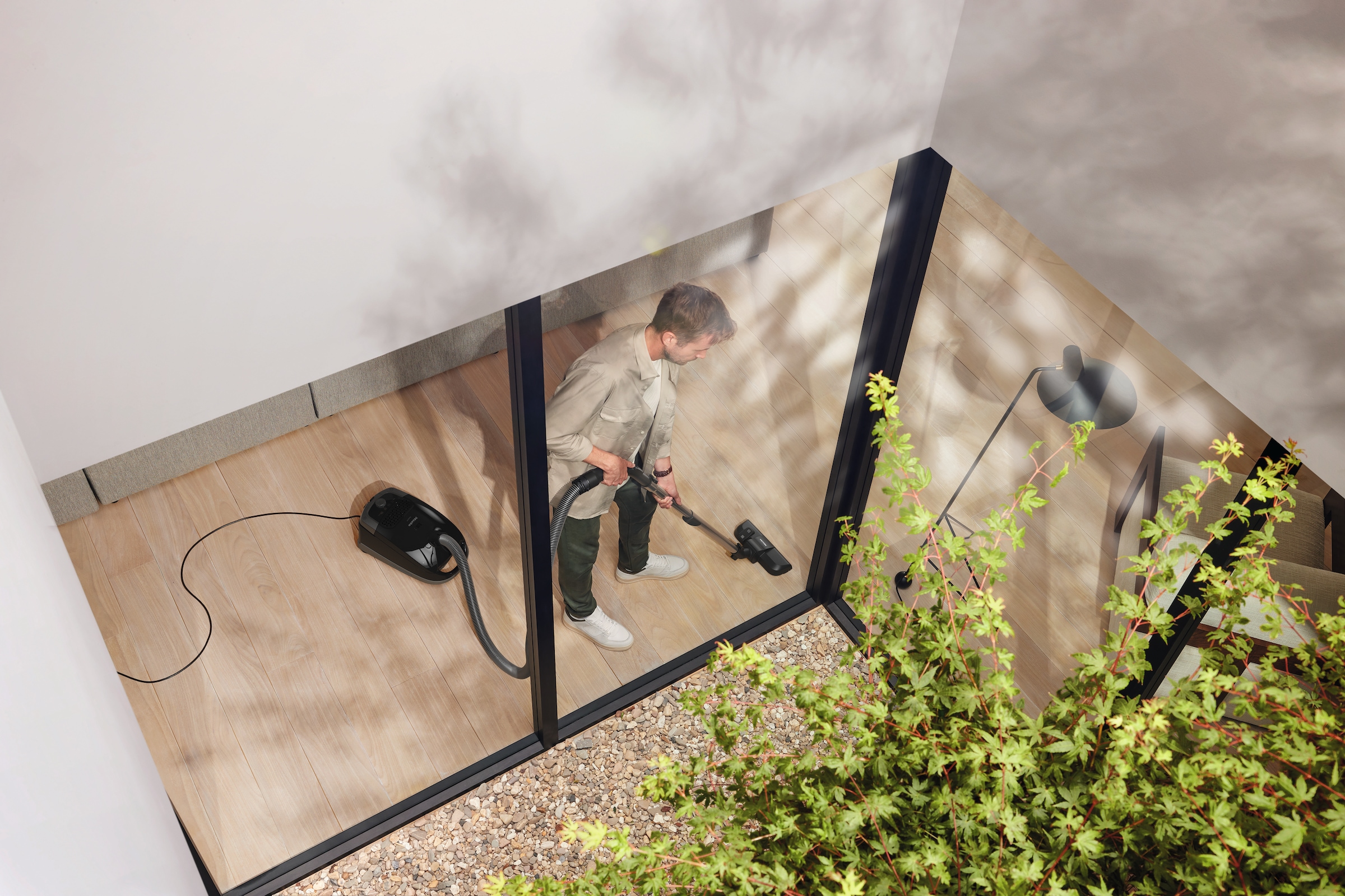 Miele Bodenstaubsauger »Guard S1, Nachfolger Classic C1 PowerLine, ComfortFit« 890 W mit Beutel AirClean Filter, 10 m Aktionsradius, kompaktes Design