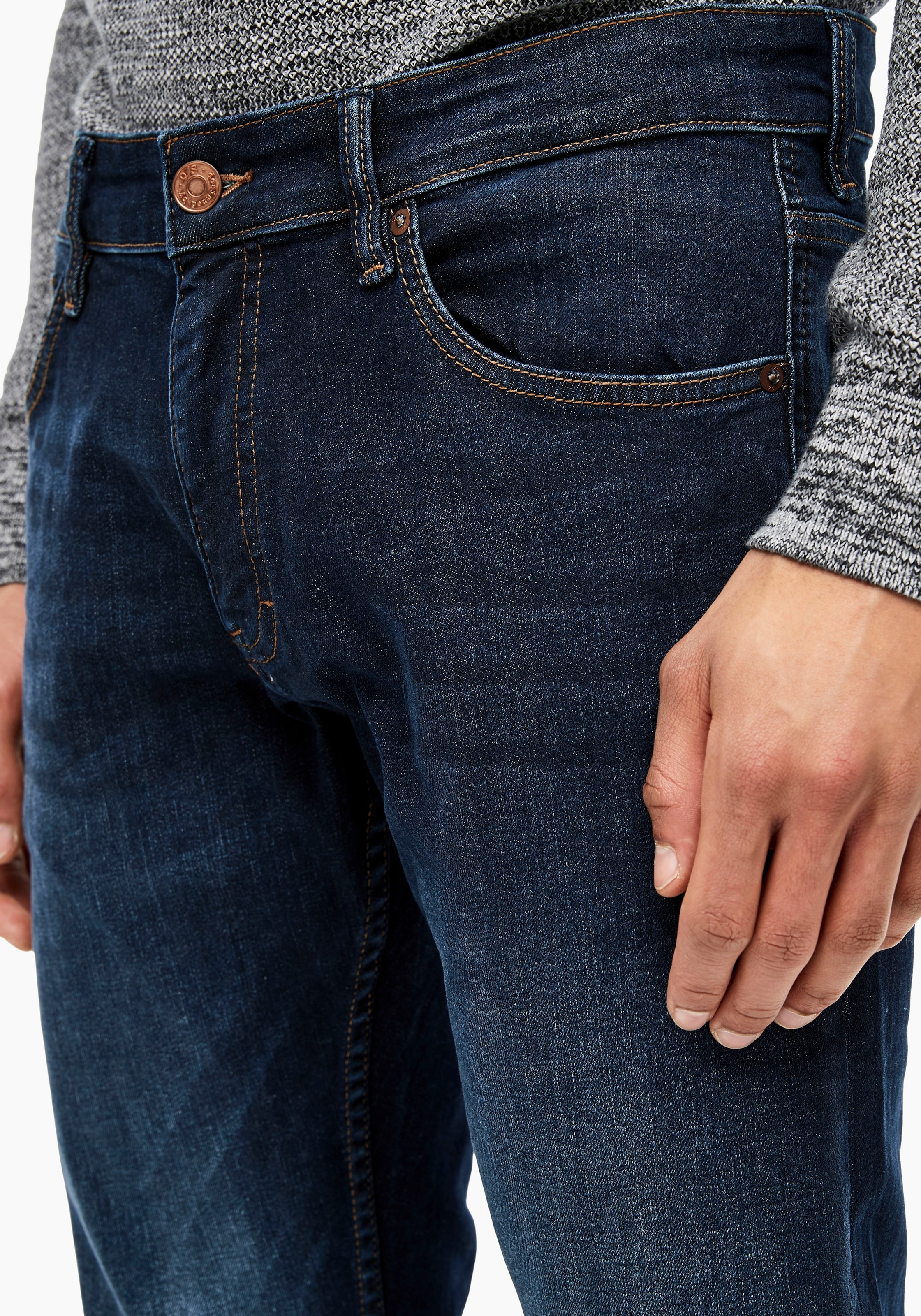 QS 5-Pocket-Jeans »RICK«, mit leichten Abriebeffekten