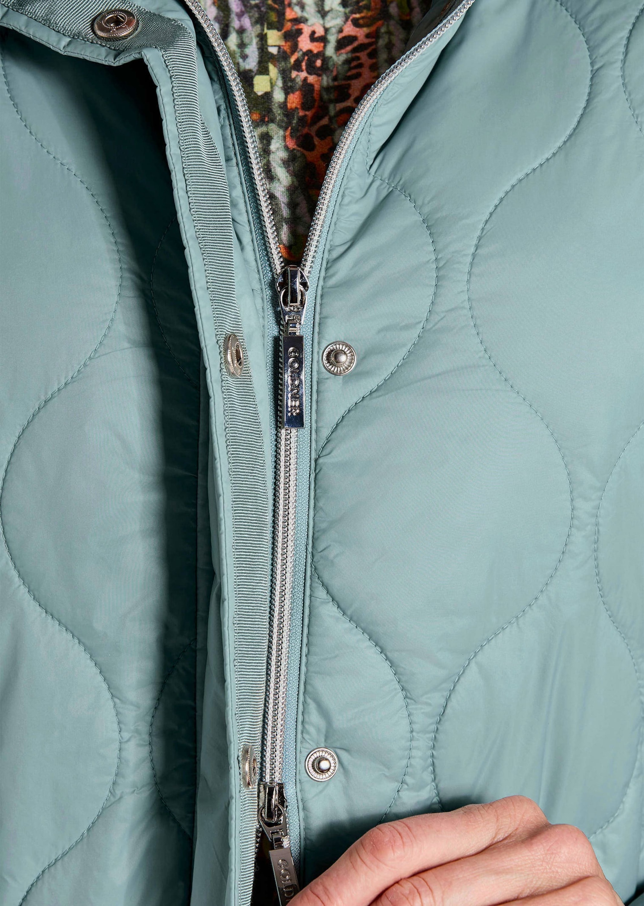 GOLDNER Steppjacke »Steppjacke im Overshirt-Look« Bänder an der Innseite der Knopfleiste