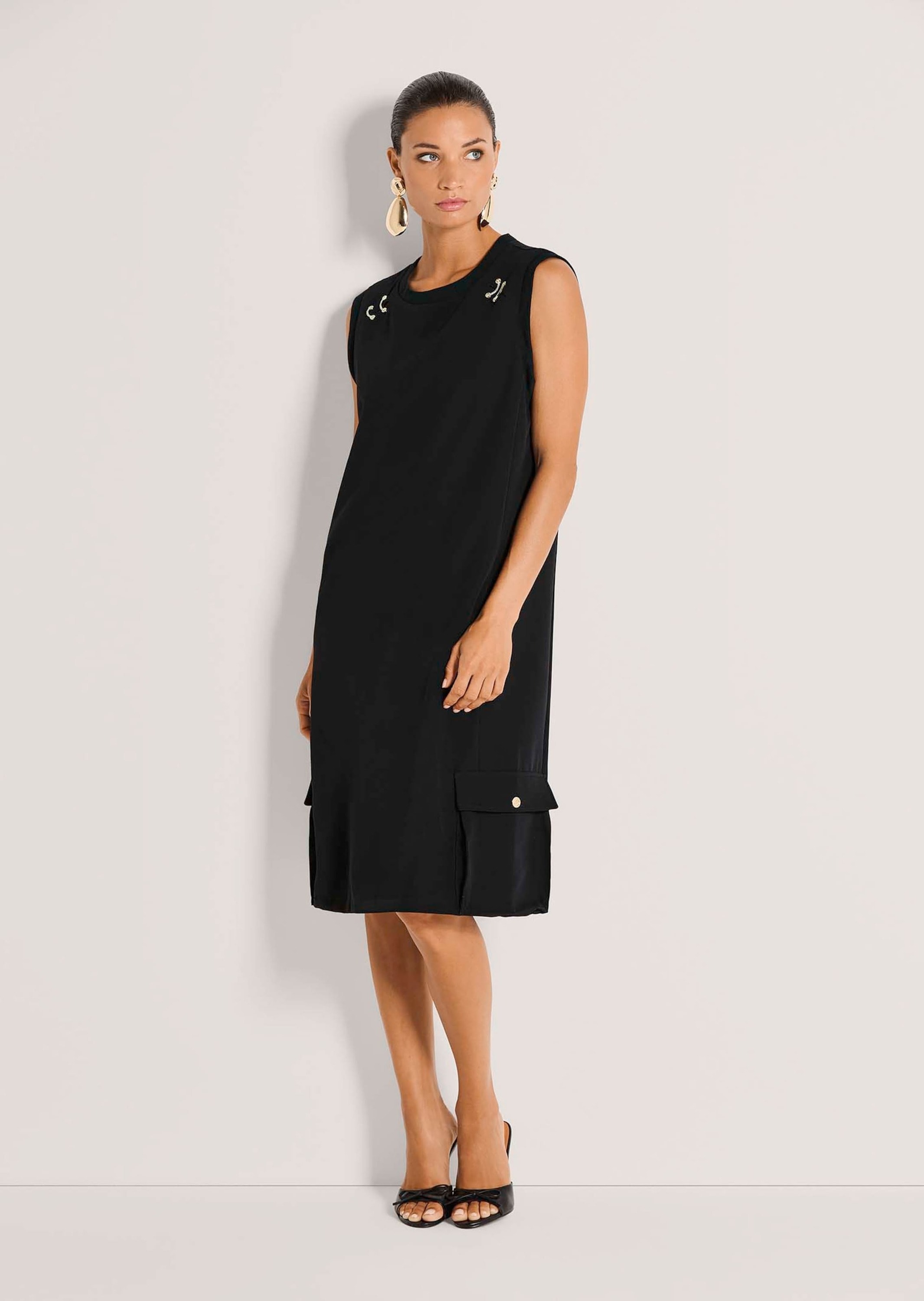 MADELEINE Sommerkleid »Jerseykleid Midikleid mit Schmuckelementen« Kleid mit eingefasstem Ripsband am Ausschnitt, mit Dekorativen Schmuckelementen im Vorderteil