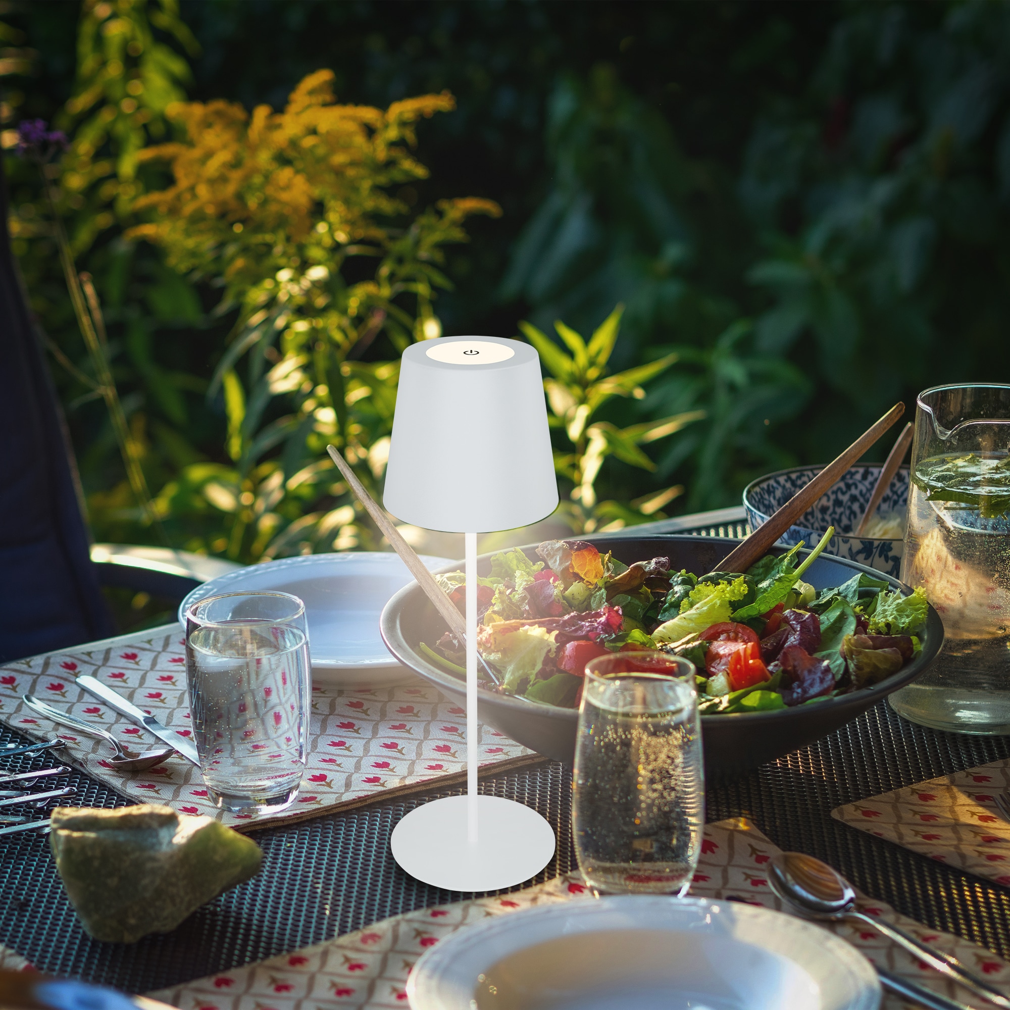 B.K.Licht Außen-Tischleuchte »BK_TL1594 Akku LED Tischlampe, 3-Stufen Touchdimmer, mit USB« LED-Modul 1 Stk. Extra-Warmweiß 2.700 K, 200 Lm, 2,5W, IP44, 12h Leuchtdauer, 36 x 10,5 cm, Weiß