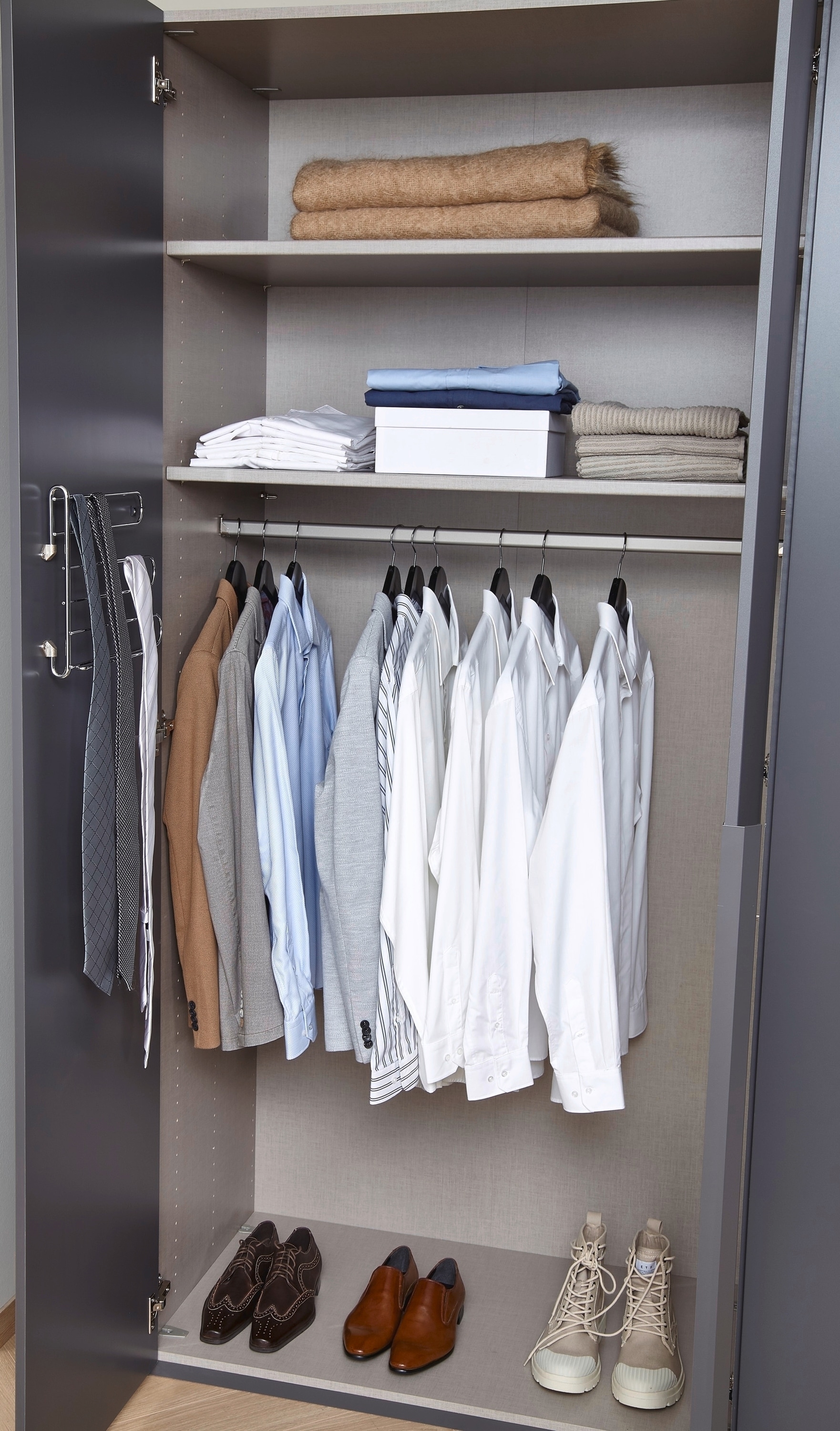 rauch Drehtürenschrank »Purisma«, mit Schubladen und umfangreichem Zubehör, mit Soft-Close-Funktion