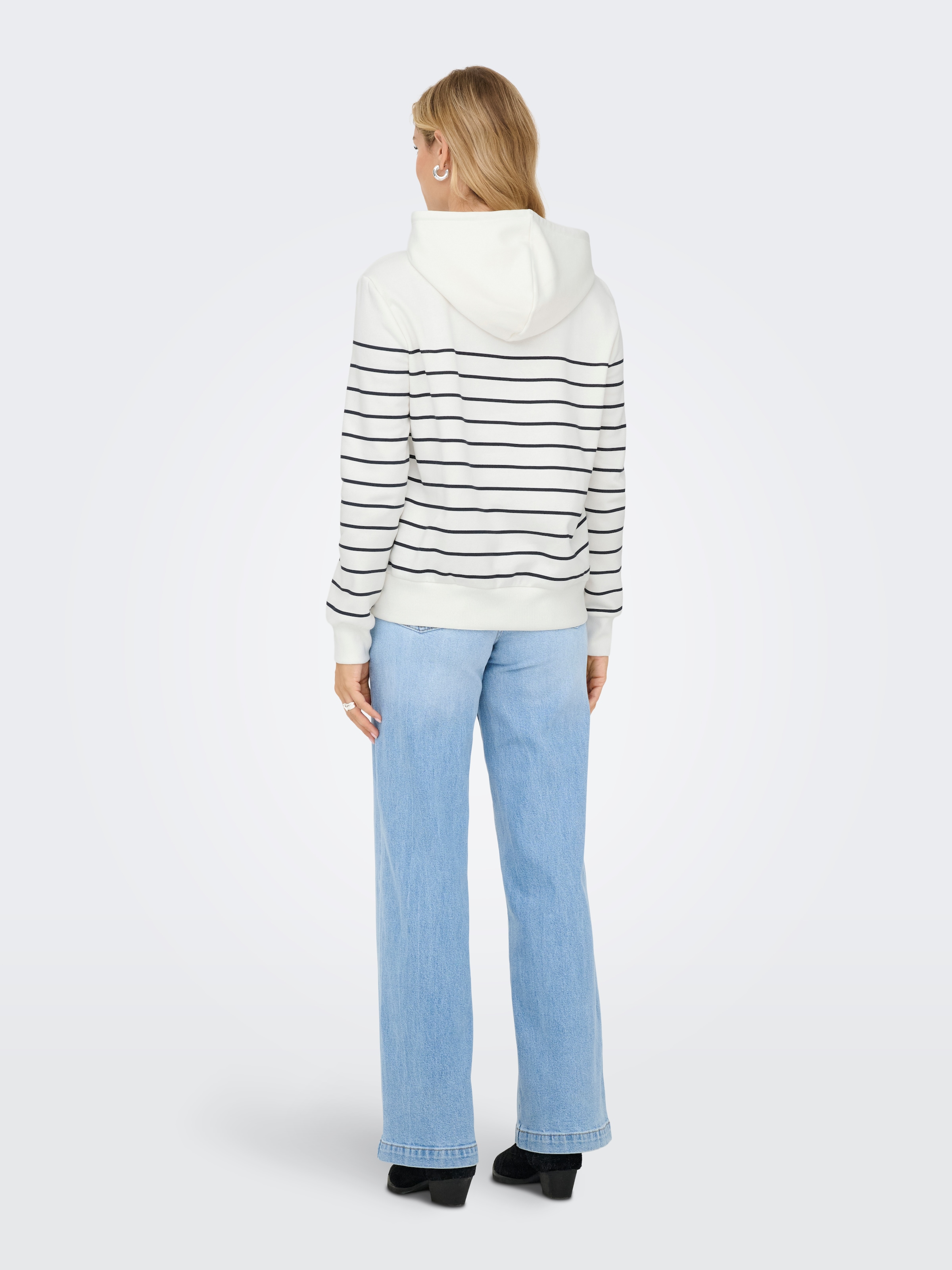 ONLY Kapuzensweatshirt »ONLADELLE L/S STRIPE HOOD SWT«, mit Herz-Stickerei
