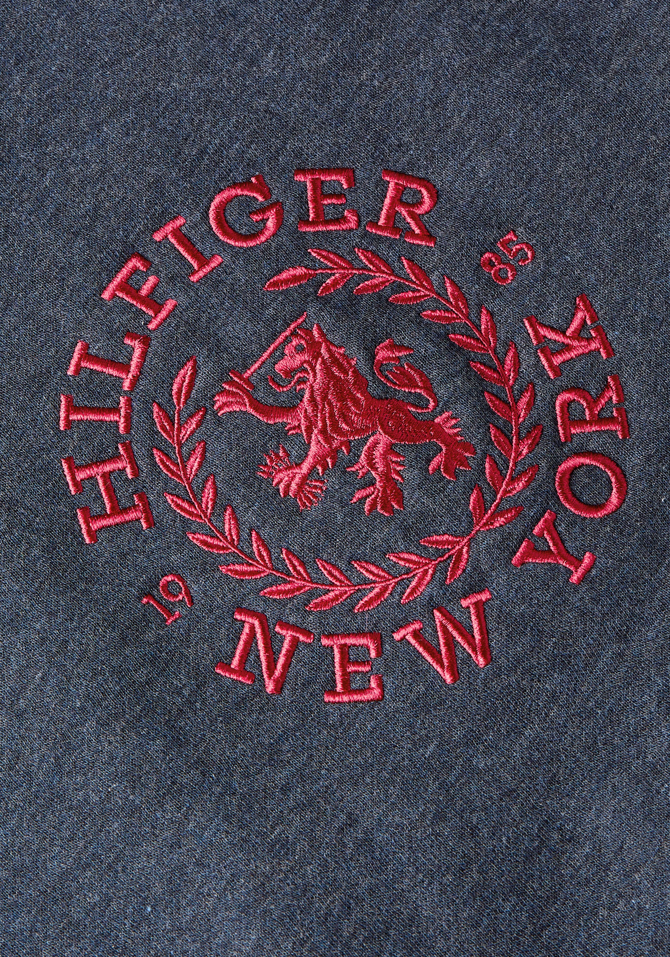 Tommy Hilfiger Sweatshirt »SMALL CREST CREWNECK«, mit Logo-Stickerei auf der Brust