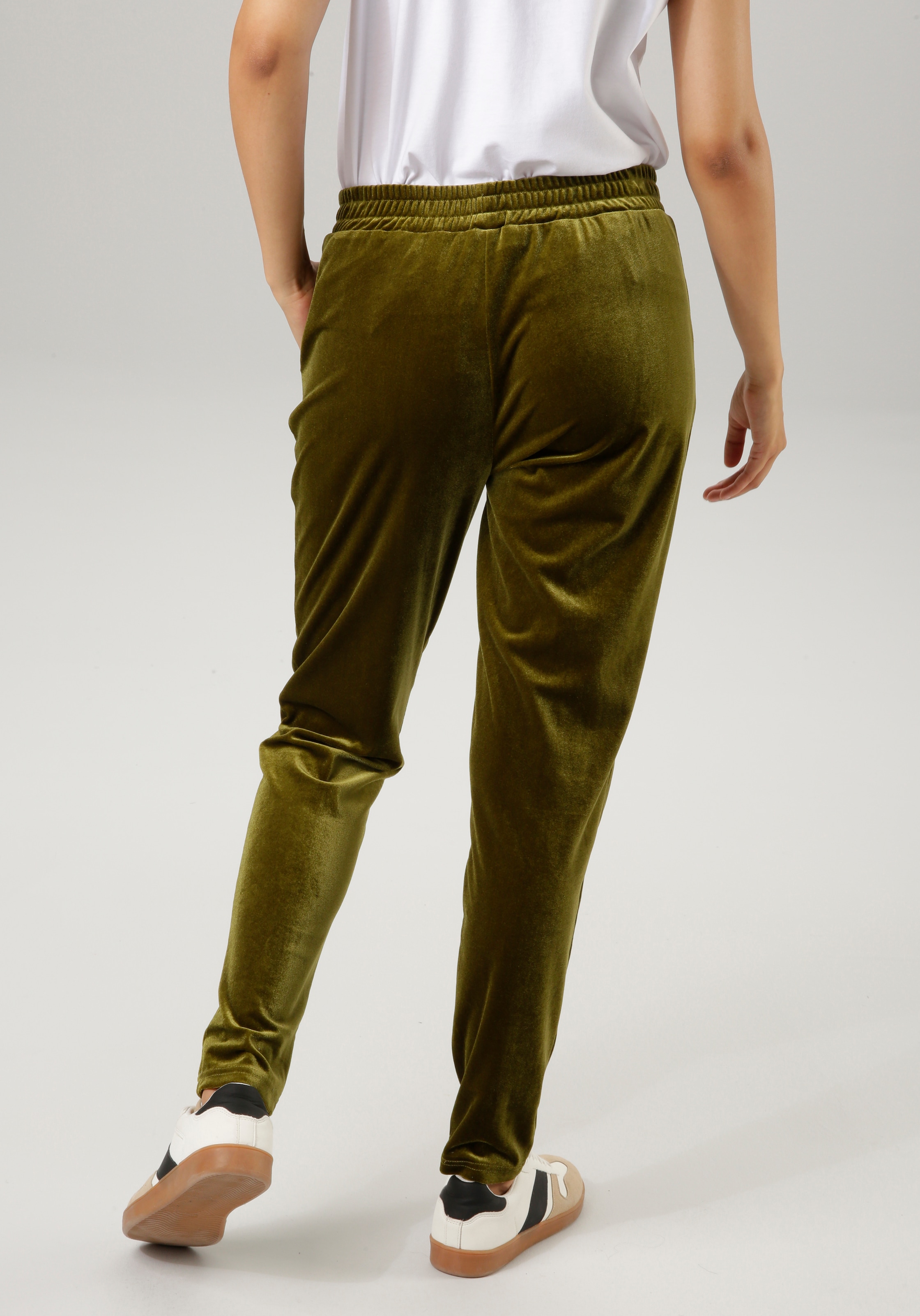 Aniston CASUAL Schlupfhose, aus edlem, glänzenden Samt