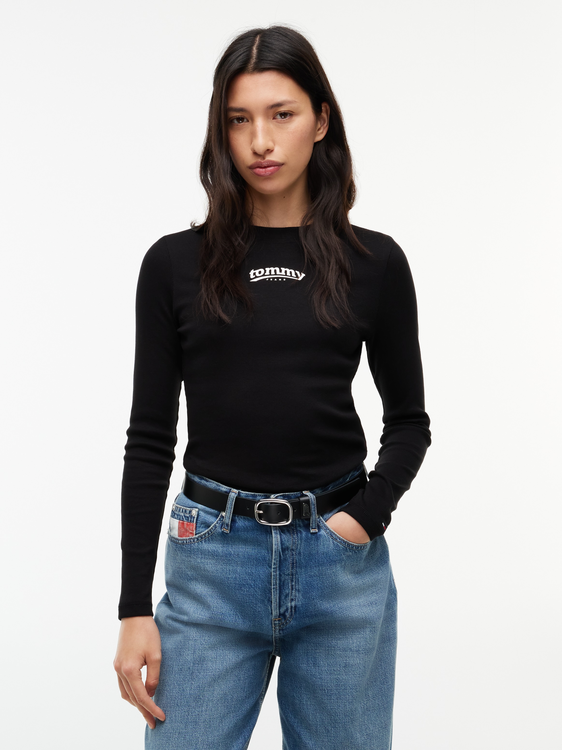 Tommy Jeans Langarmshirt »TJW SLIM ESS LOGO 1 LS TEE« Baumwollmischung, slim fit