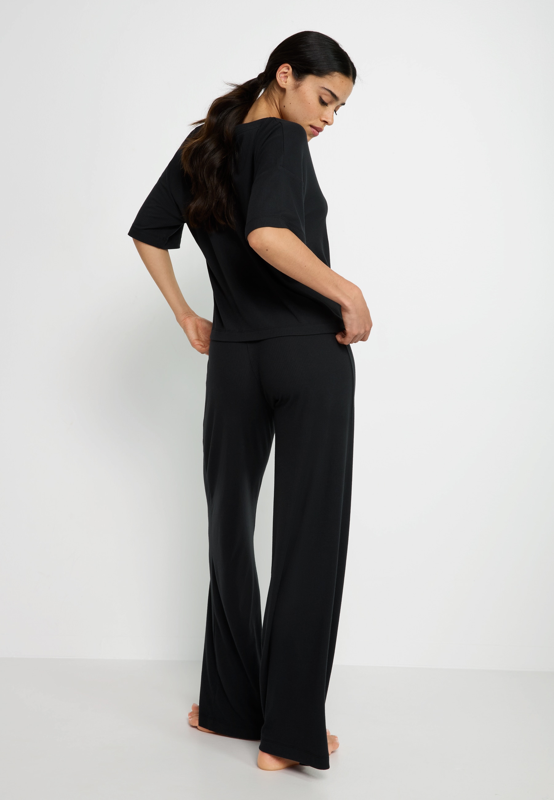 LSCN by LASCANA Pyjama Set, 2-teilig, 2 Stk. mit kleiner Zierknopfleiste an der Hose