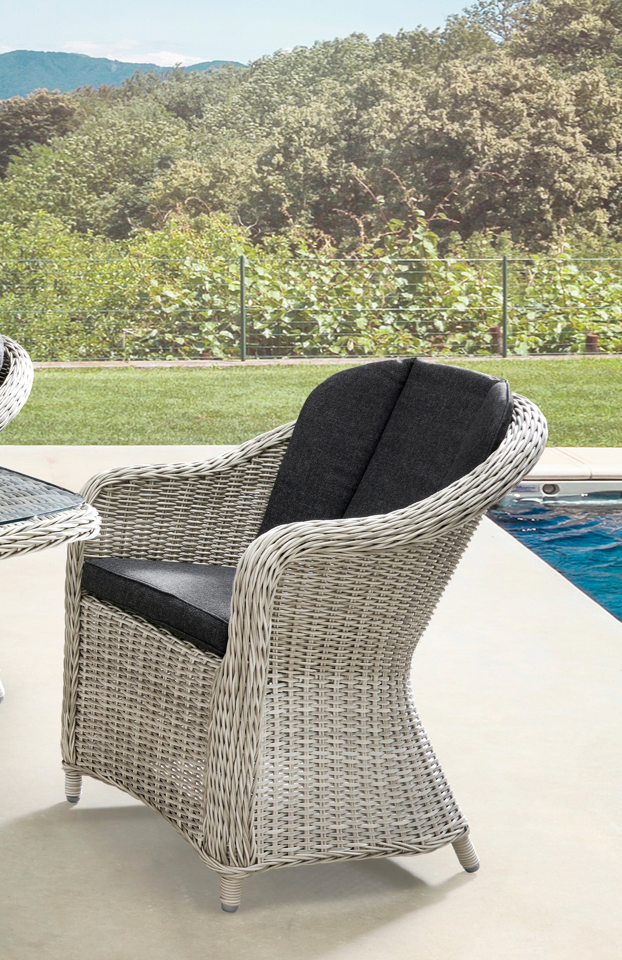 Destiny Garten-Essgruppe »MALAGA LUNA«, (Set, 13 tlg.), Polyrattan, 4 Sessel + Tisch oval 200x100x75cm, inkl. Auflagen