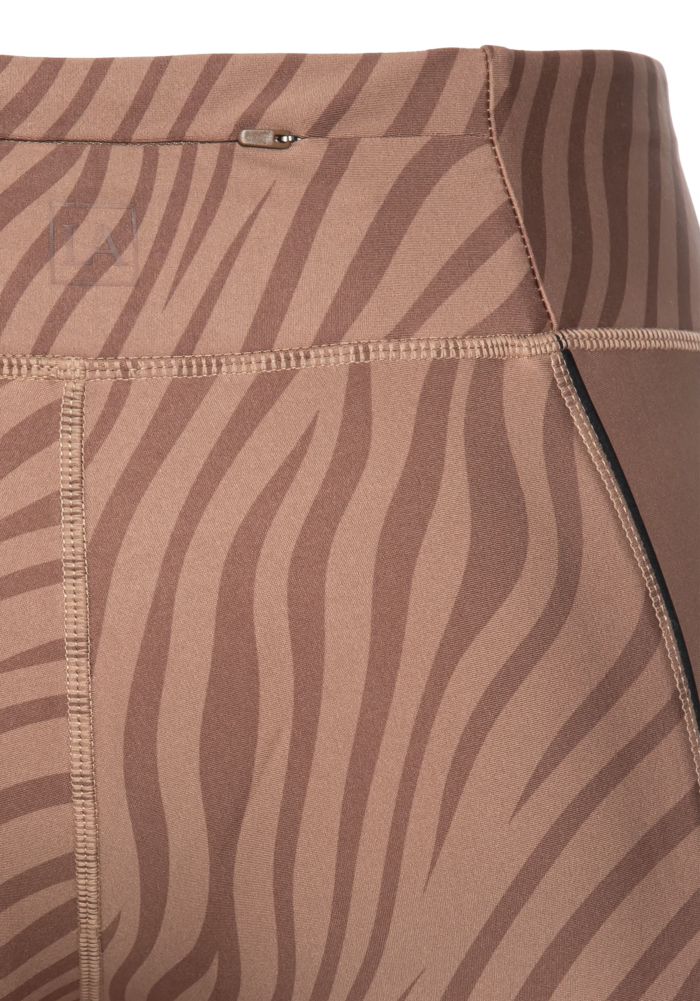 LASCANA ACTIVE Shorts, Sportshorts mit dezentem Zebramuster