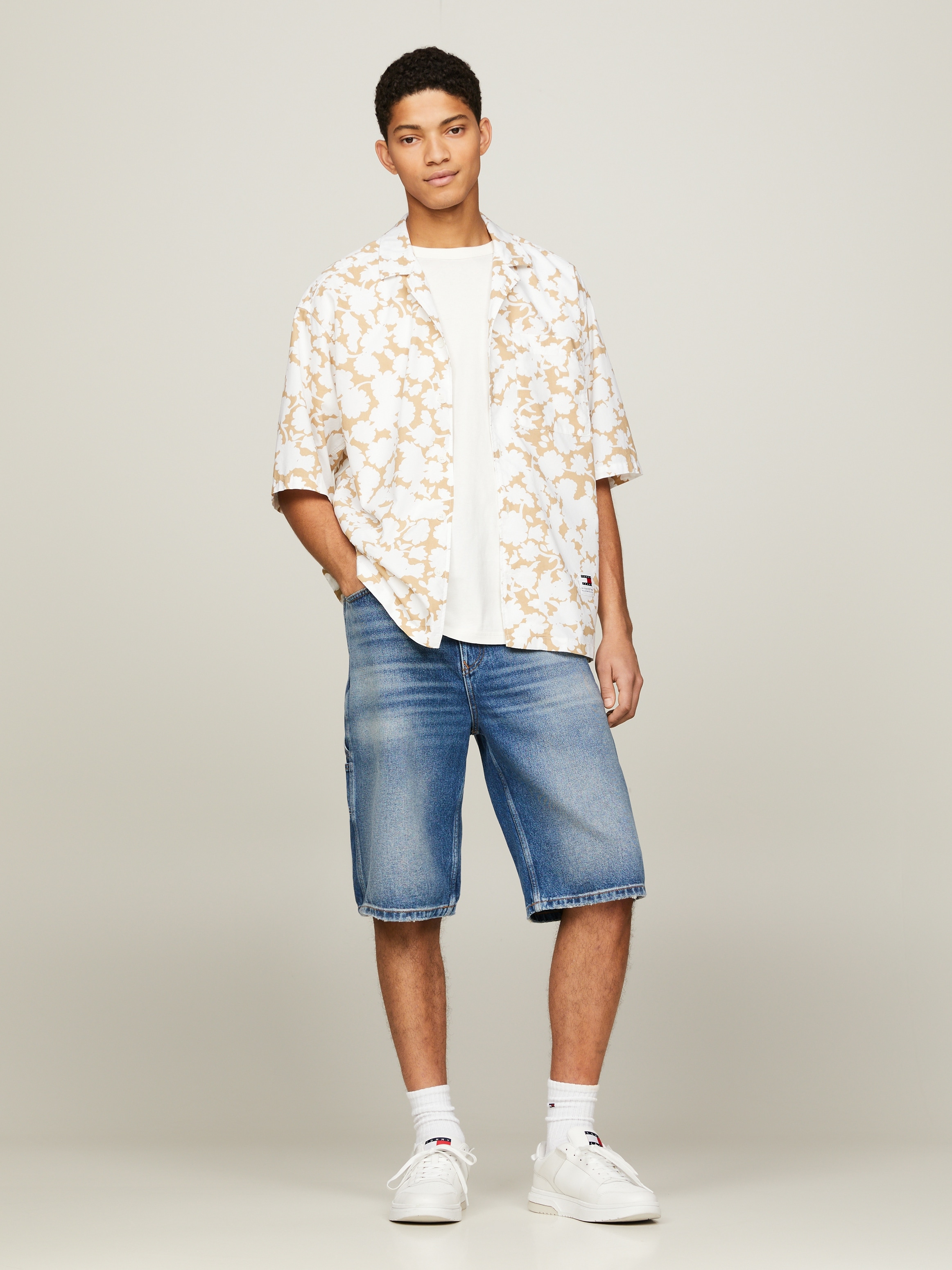 Tommy Jeans Kurzarmhemd »TJM RLX FLORAL AOP CAMP SHIRT«, mit Allover-Print