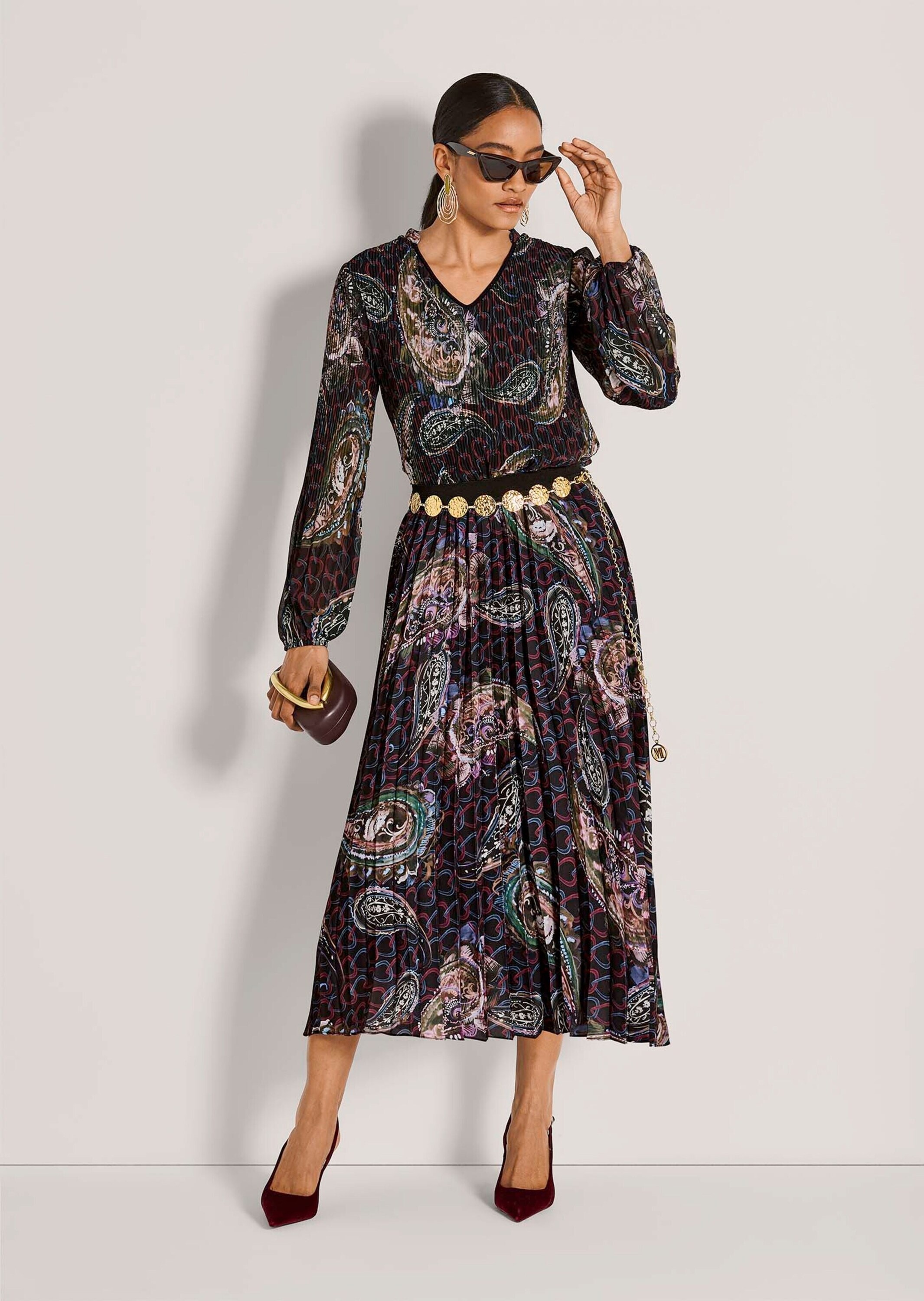 MADELEINE Langarmbluse »Bluse Elegante Chiffon-Tunika mit V-Ausschnitt« Plissiertes Shirt mit Paisley