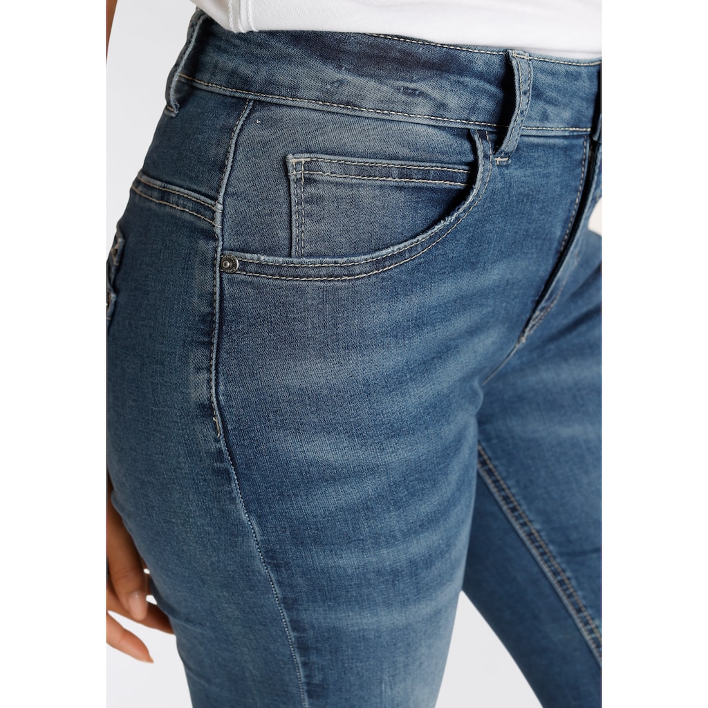 KangaROOS 7/8-Jeans »CULOTTE-JEANS«, mit ausgefranstem Saum - NEUE KOLLEKTION