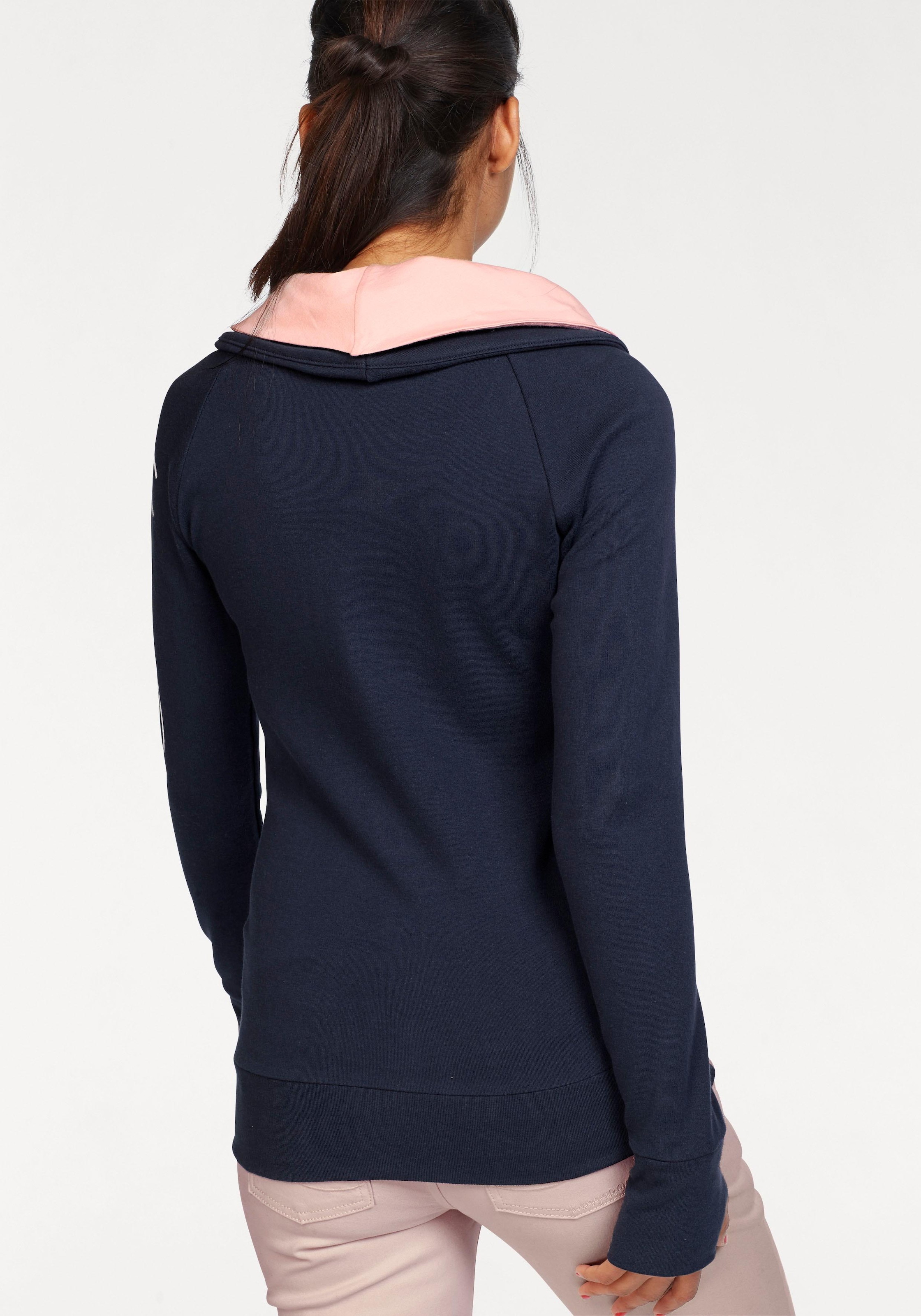 KangaROOS Longsweatshirt, figurbetonter Schnitt, mit stylischem Logodruck