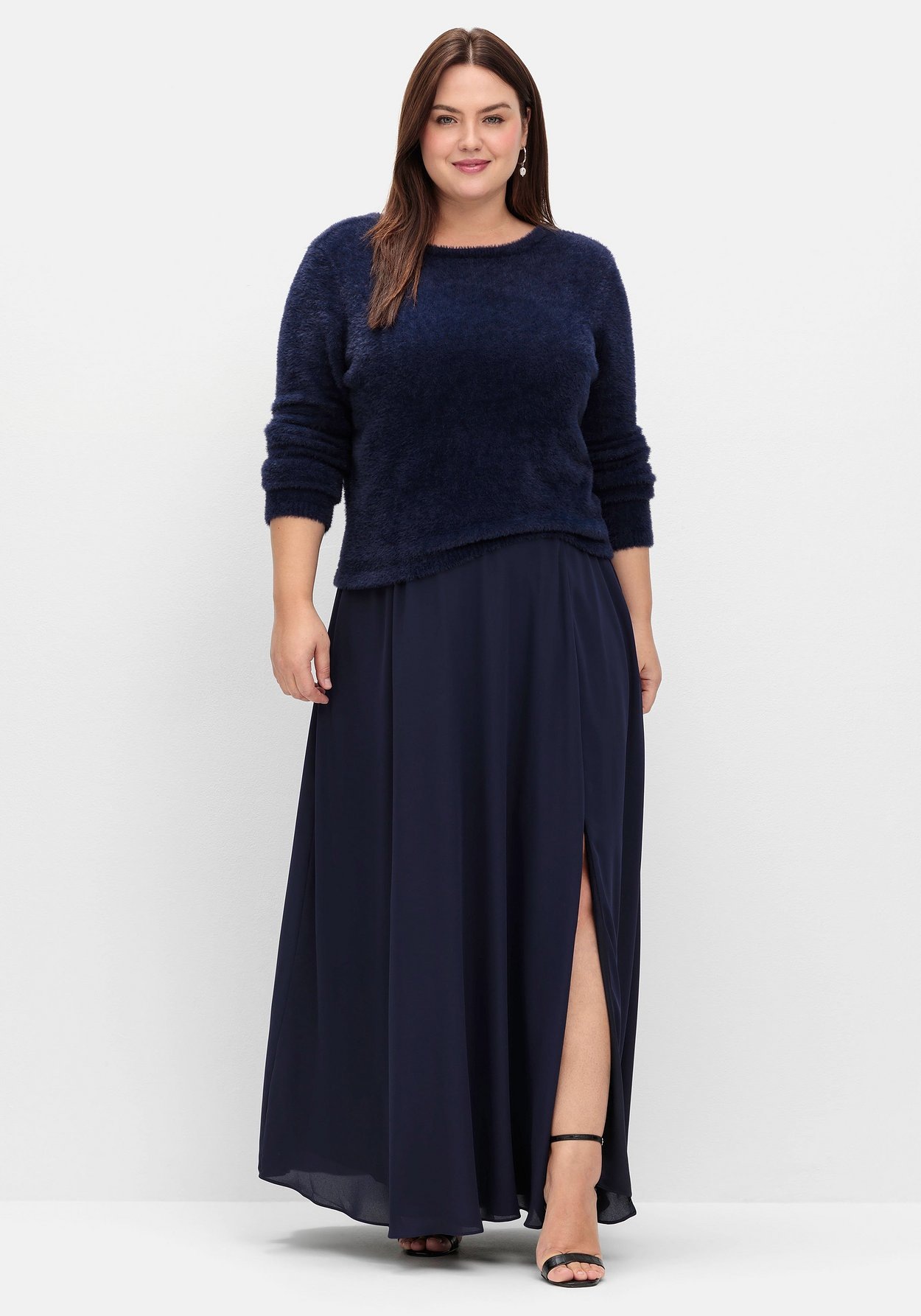 Sheego Rundhalspullover »Flauschiger Pullover mit tiefem V-Ausschnitt hinten«