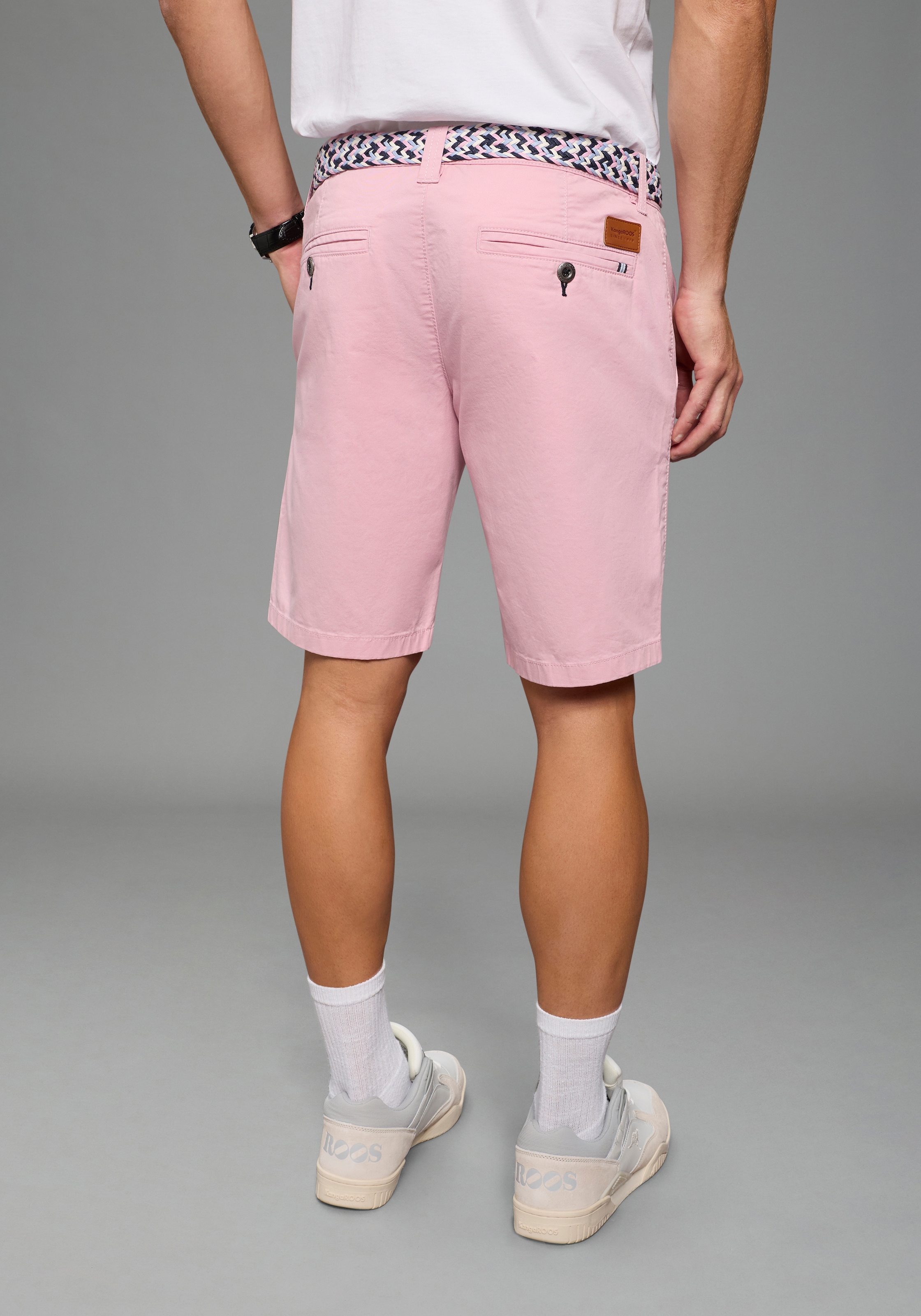 KangaROOS Chinoshorts  gerade geschnitten, kniefrei, mit Gesäß- und Eingrifftaschen
