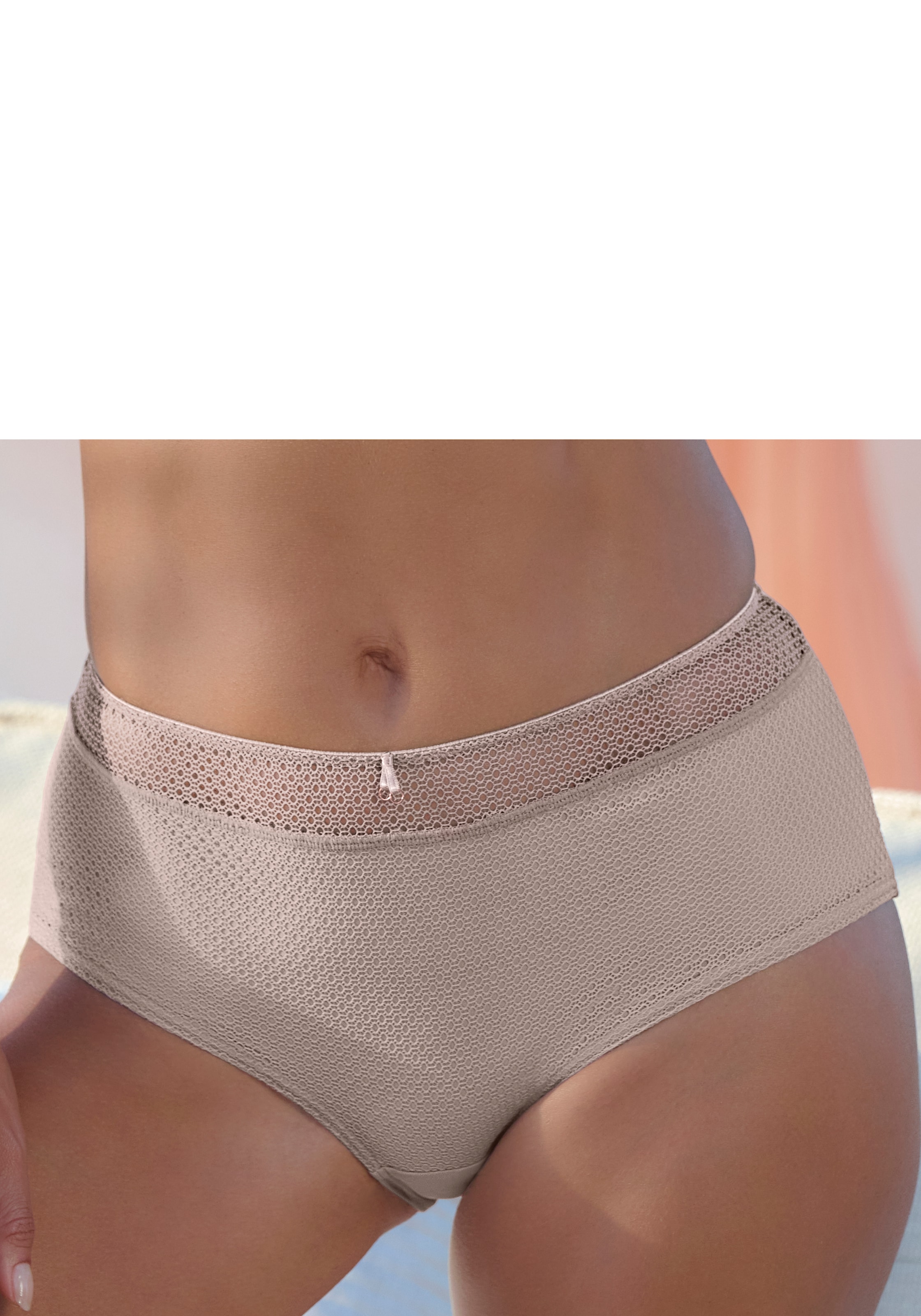 Nuance Panty mit feiner Zierschleife und Schmuckaccessoire