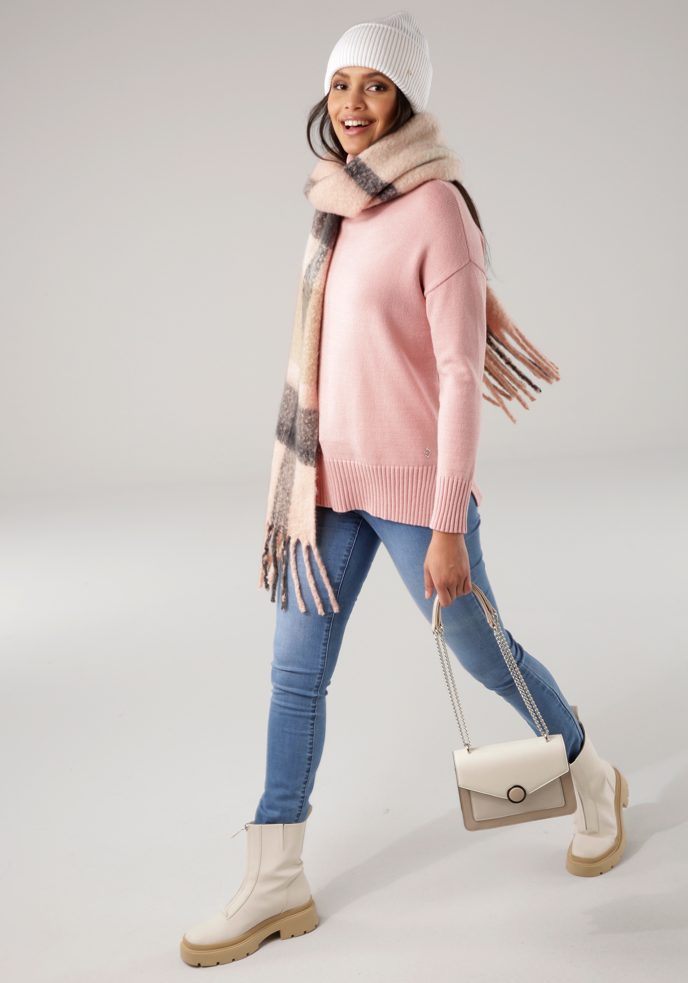 Tamaris in lässiger Form mit seitlichen Schlitzen