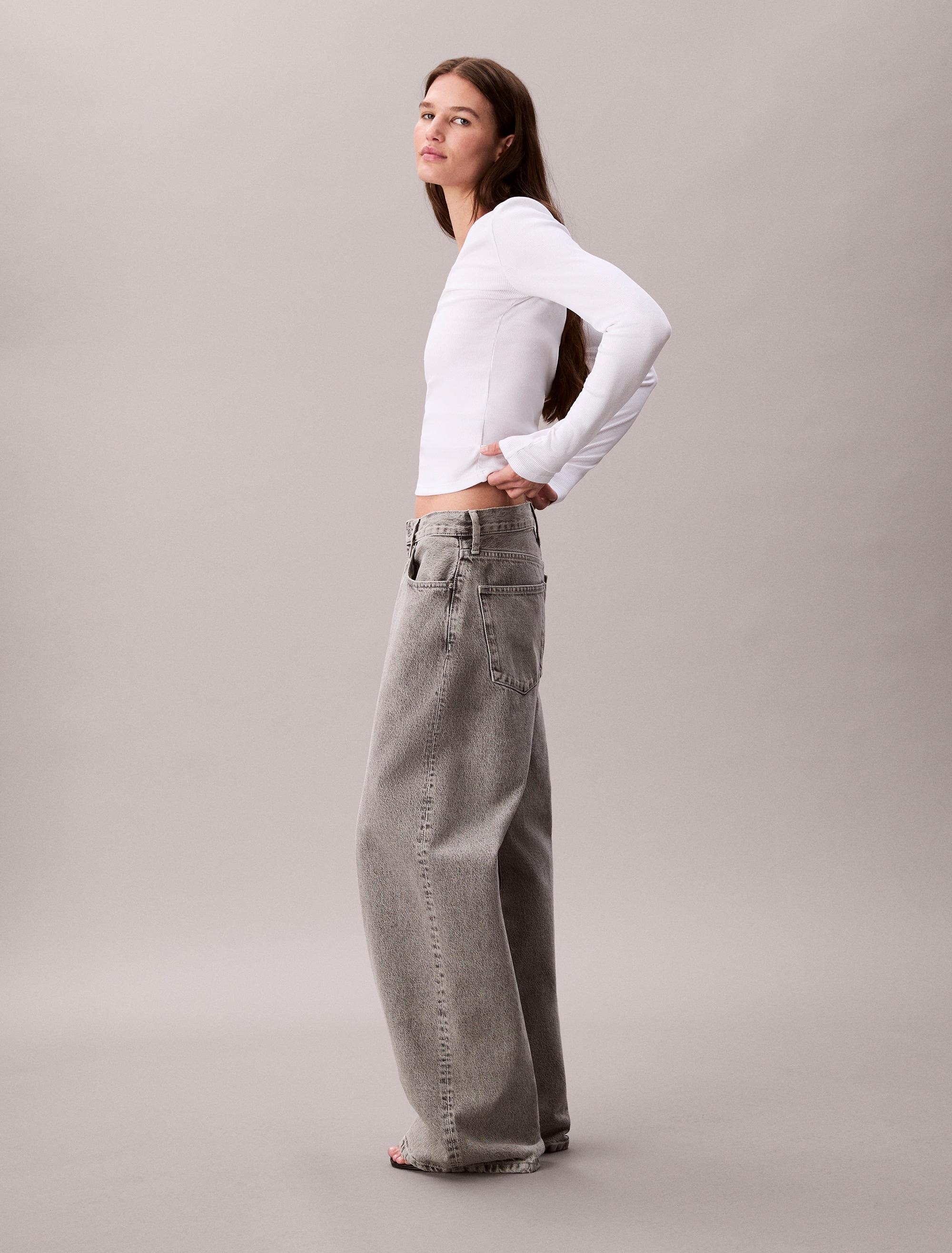 Calvin Klein Jeans Langarmshirt »LS WOVEN LABEL 2X2 RIB SCOOP NEC«, Mit Rundhalsausschnitt, regular fit