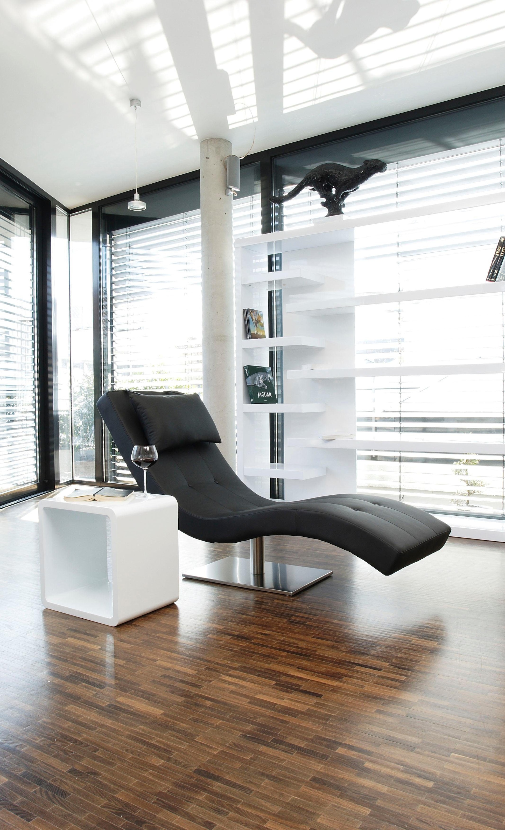 SalesFever Relaxsessel »Komfortabler Loungesessel« mit Nackenkissen, Relaxliege mit modernem Metallfuß